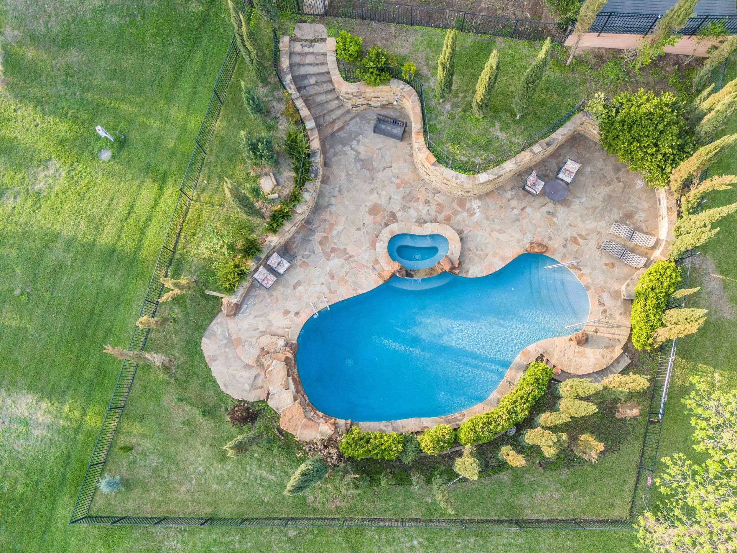 2450 River Oaks Drive