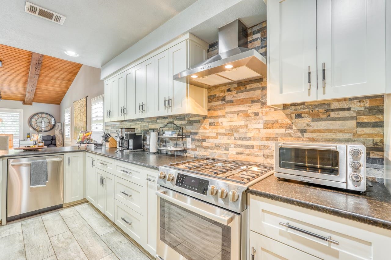122 Bridgepoint Drive