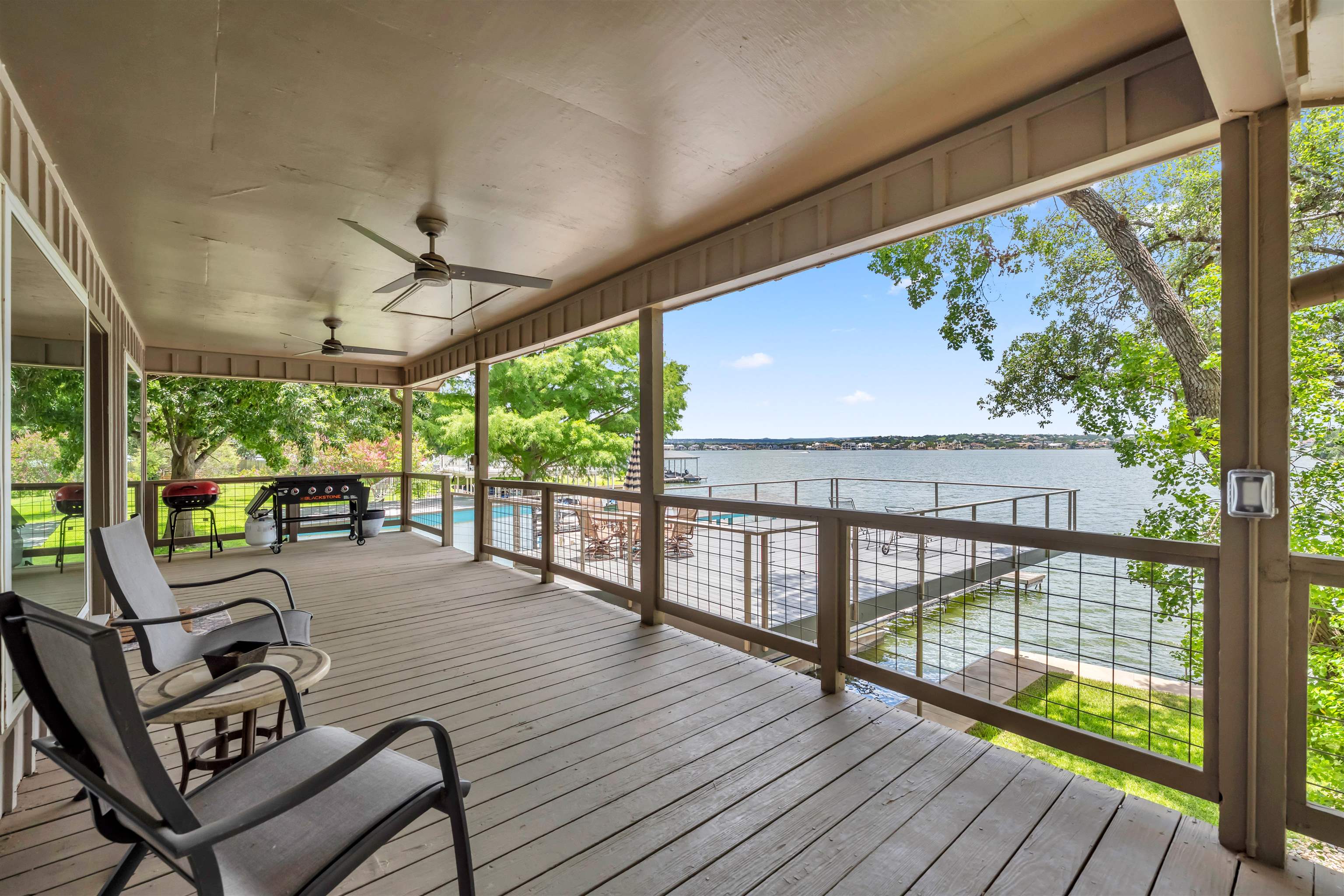 2814 Lakeview Drive