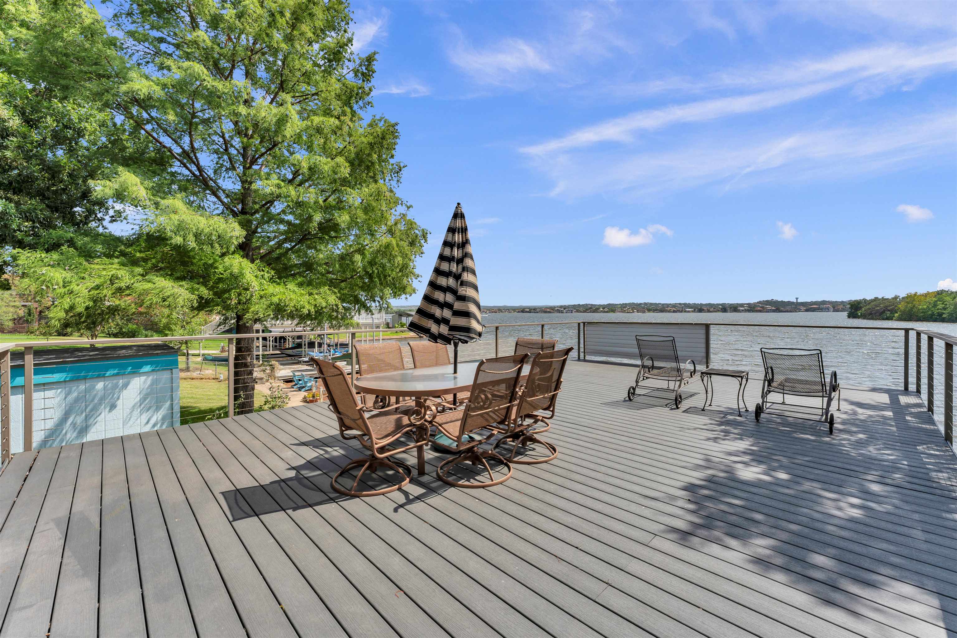 2814 Lakeview Drive