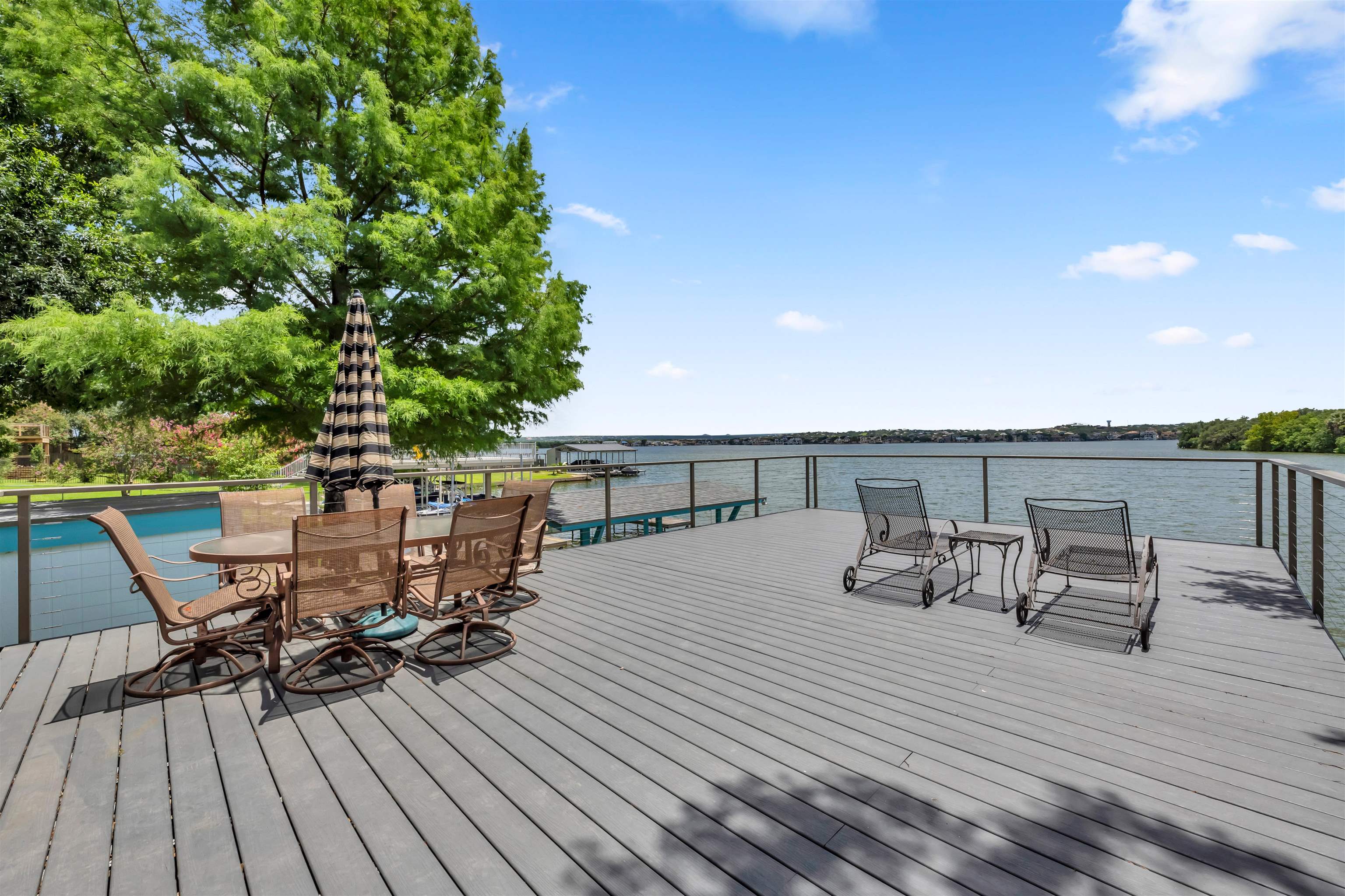 2814 Lakeview Drive