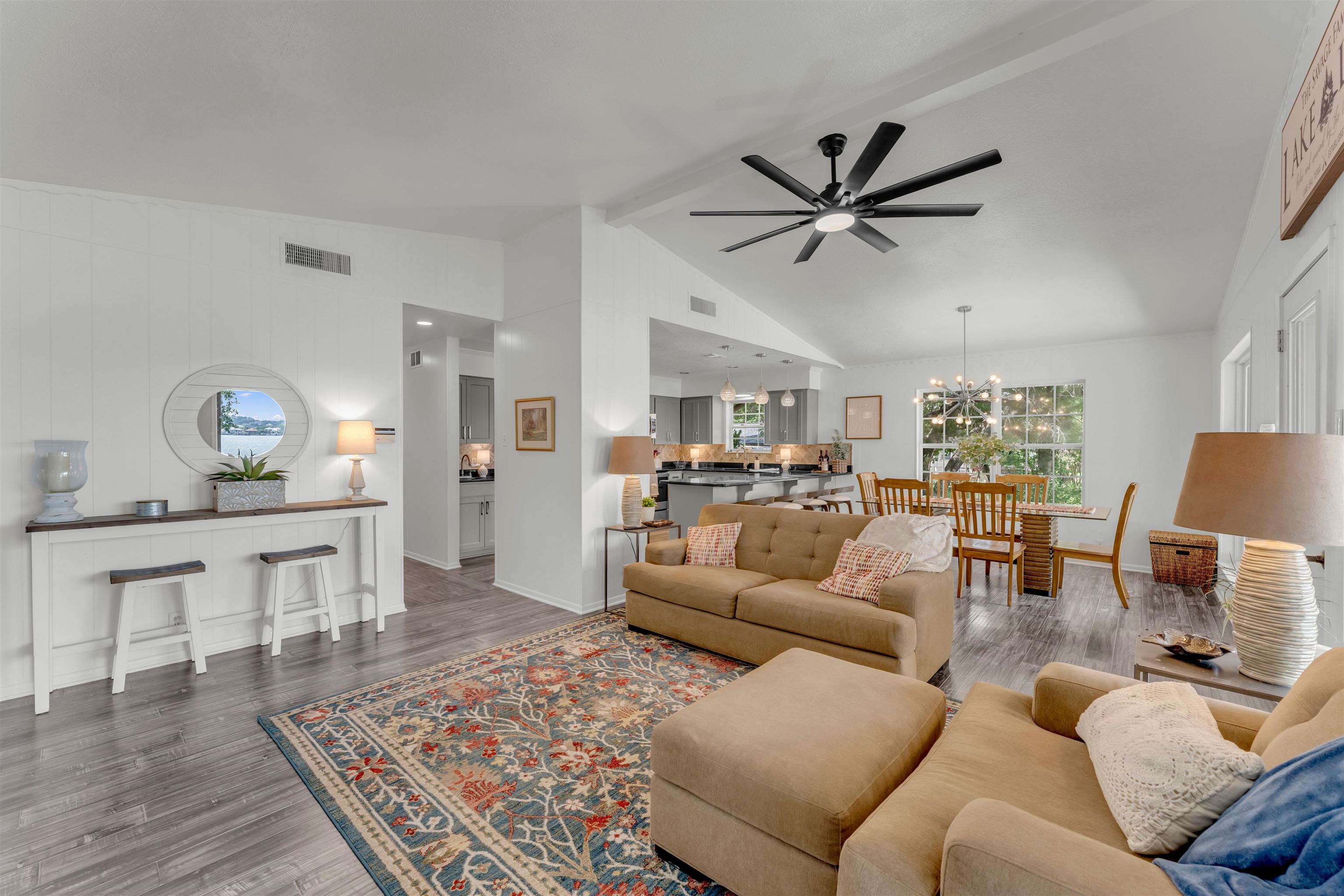 2814 Lakeview Drive