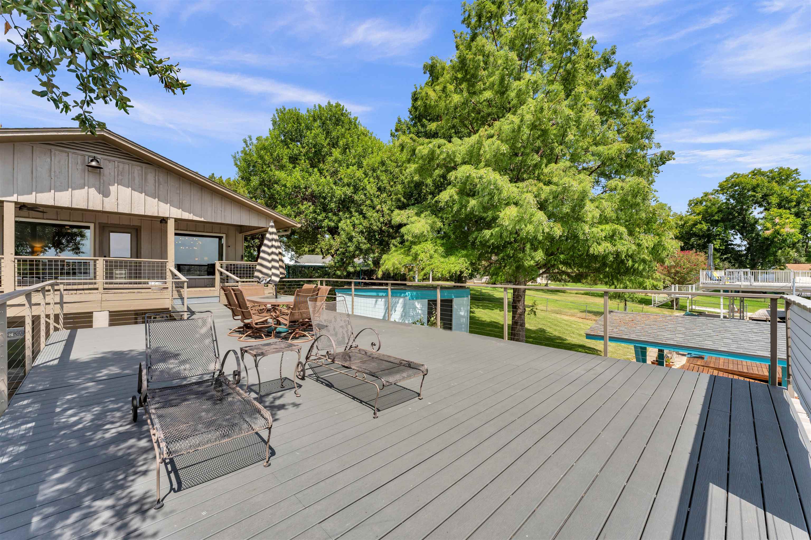 2814 Lakeview Drive