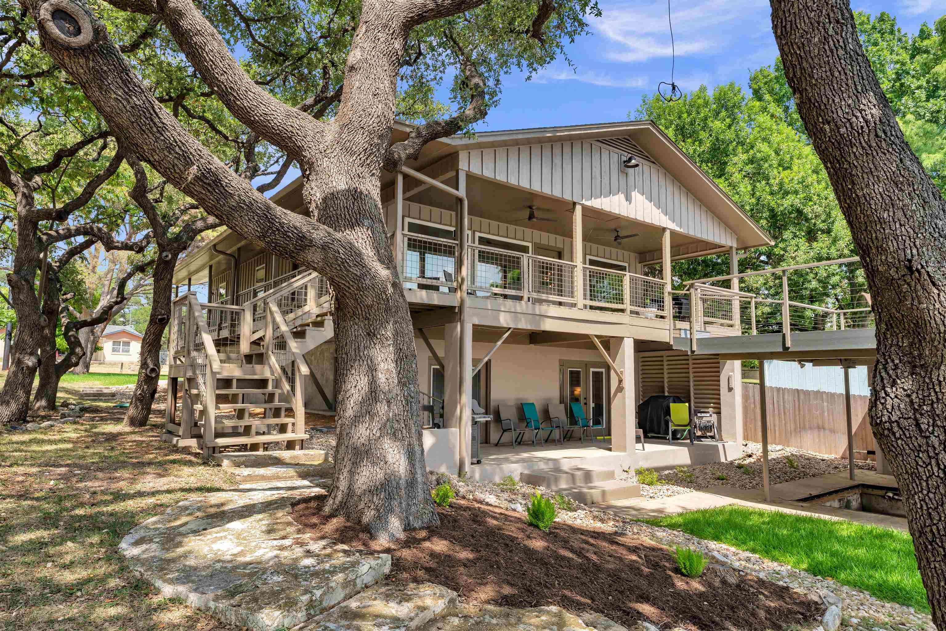 2814 Lakeview Drive