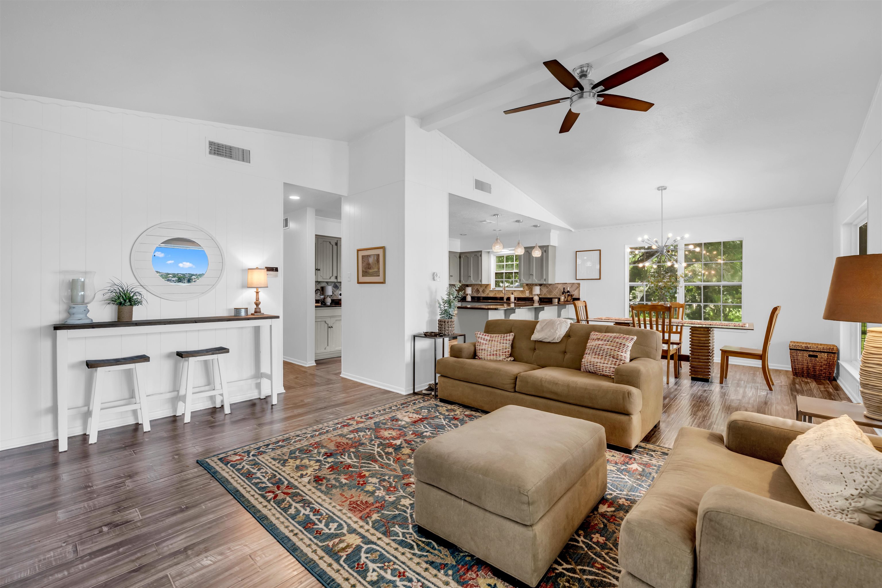 2814 Lakeview Drive