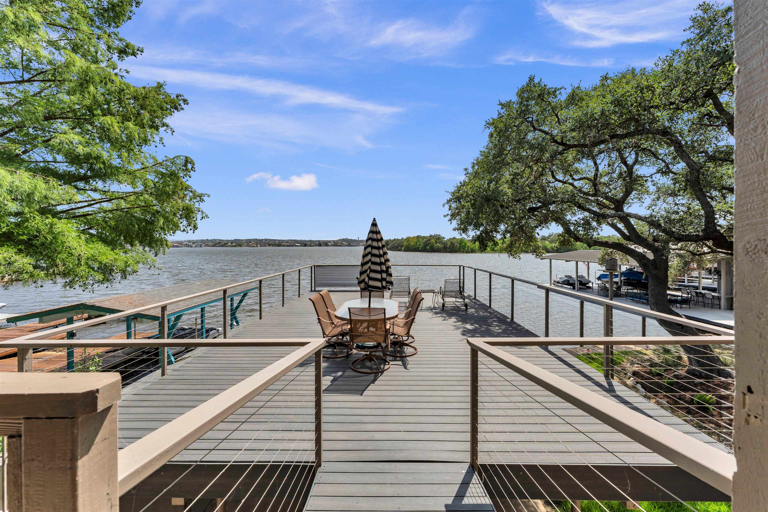 2814 Lakeview Drive