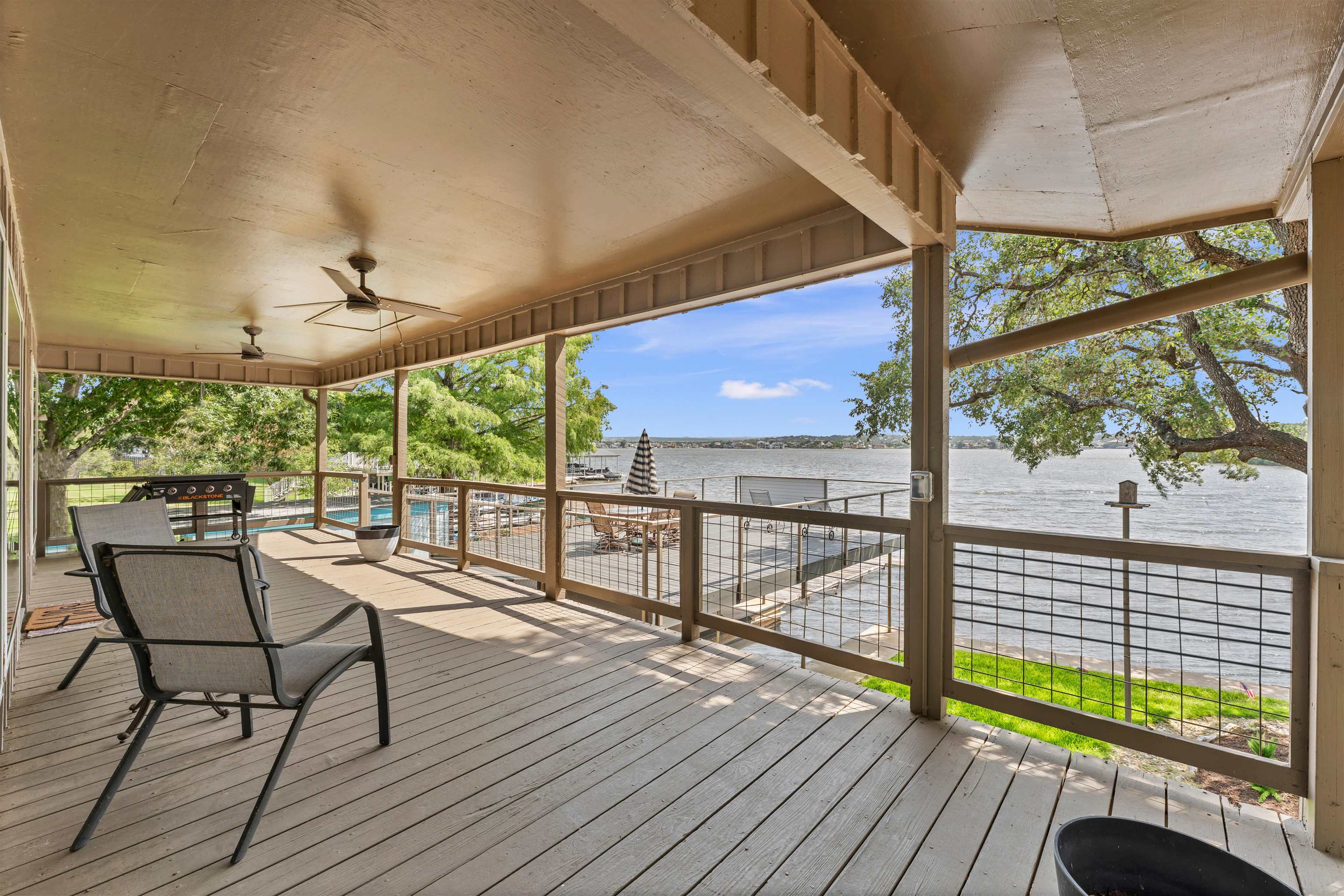 2814 Lakeview Drive