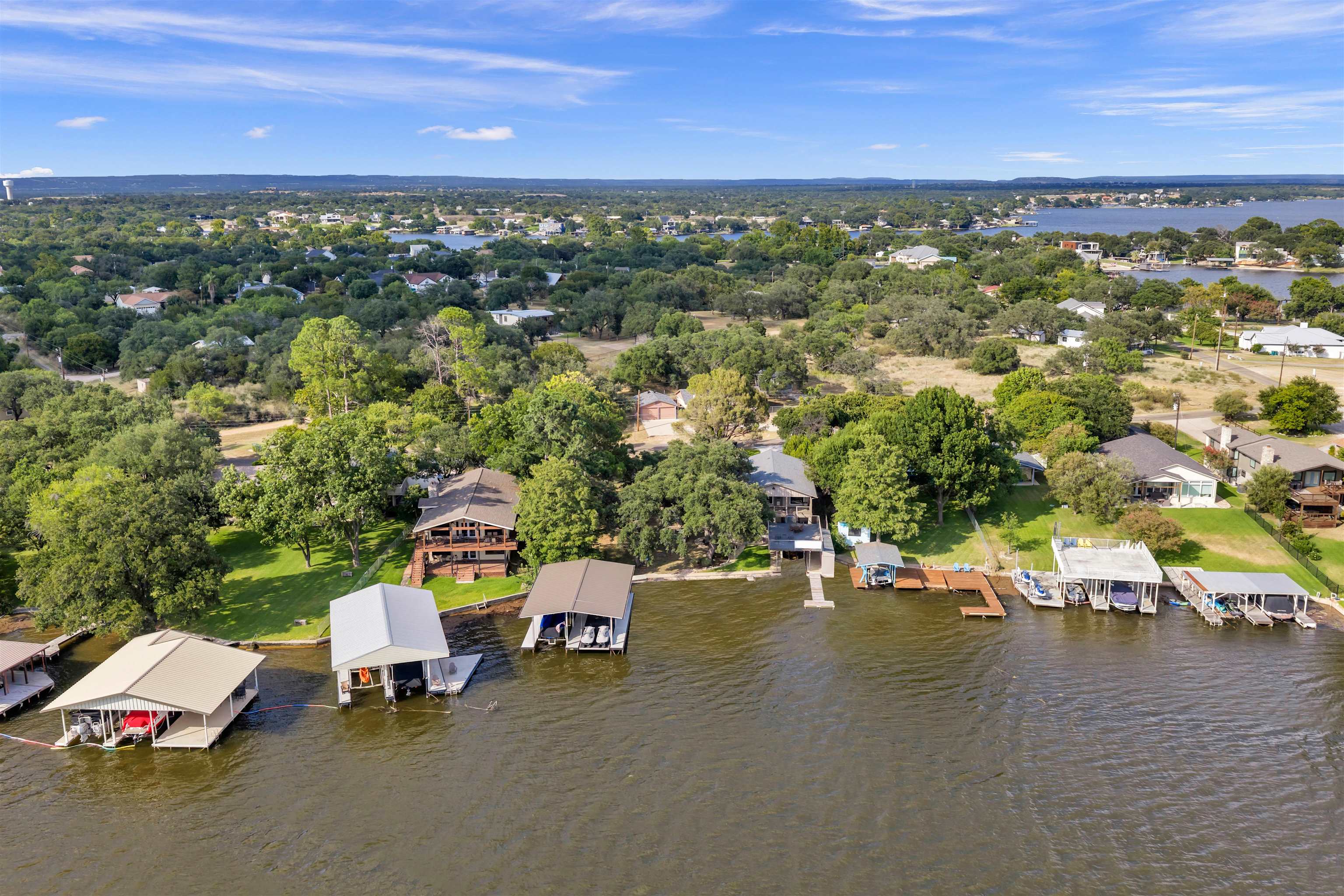 2814 Lakeview Drive