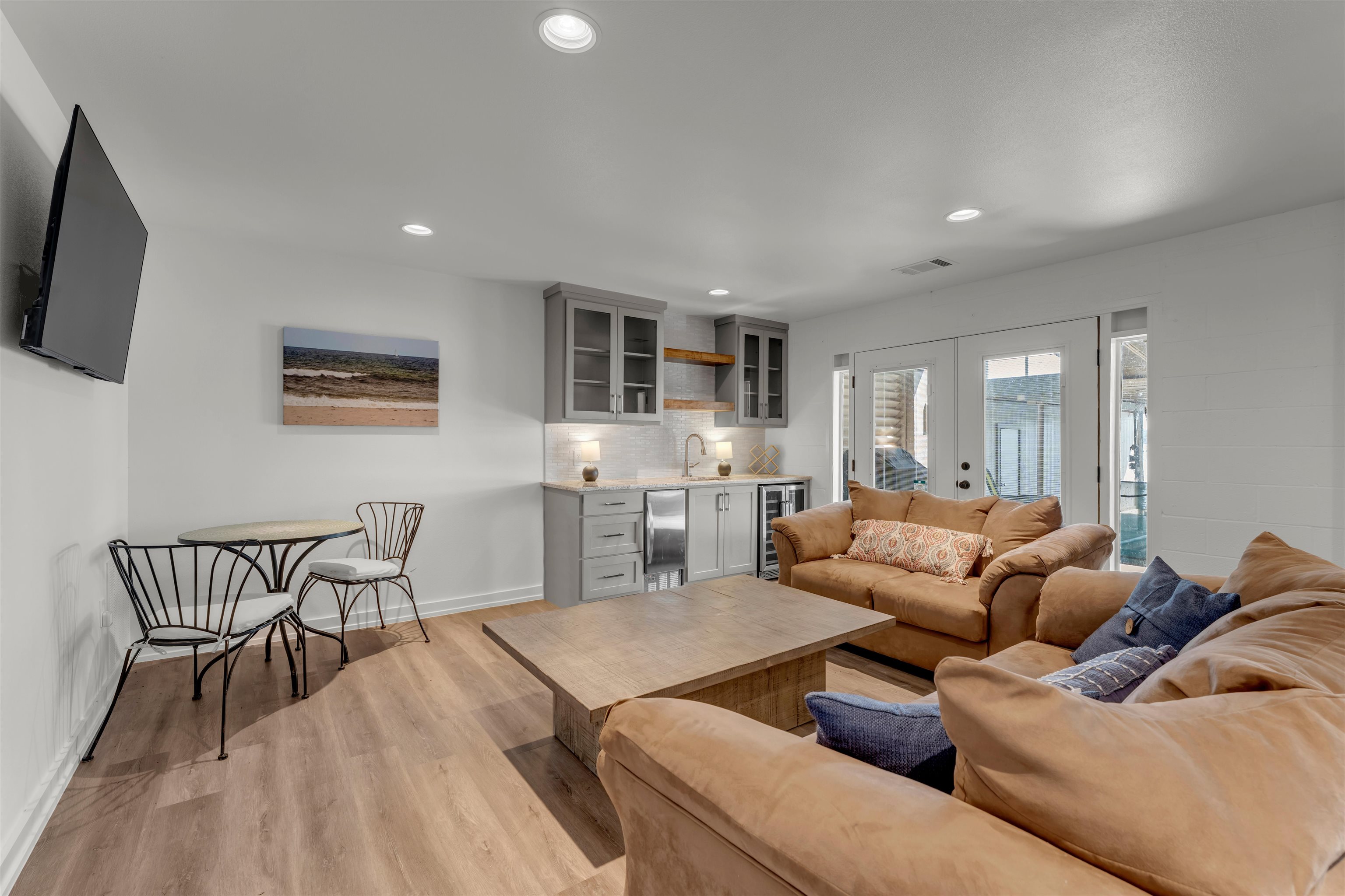 2814 Lakeview Drive