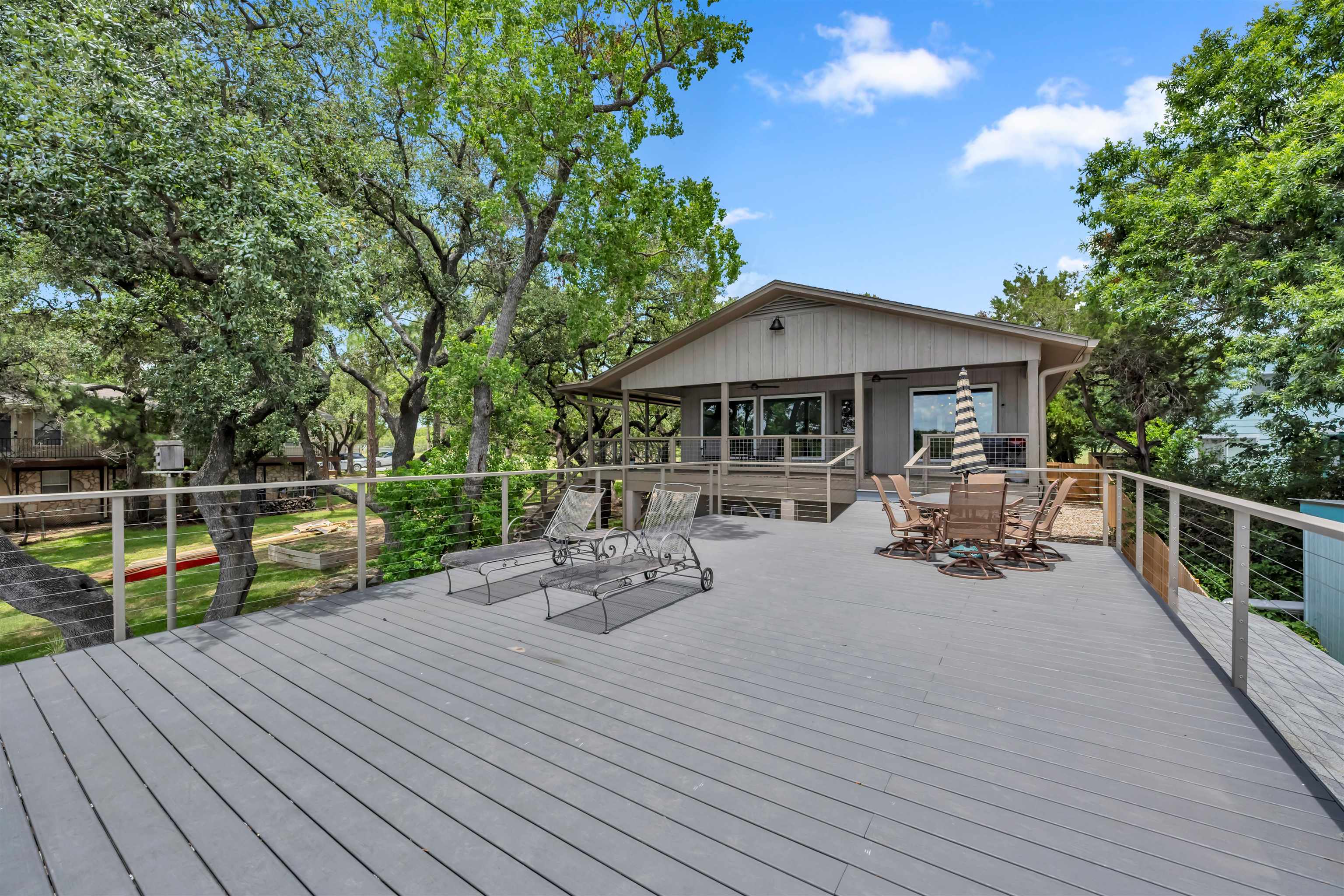 2814 Lakeview Drive