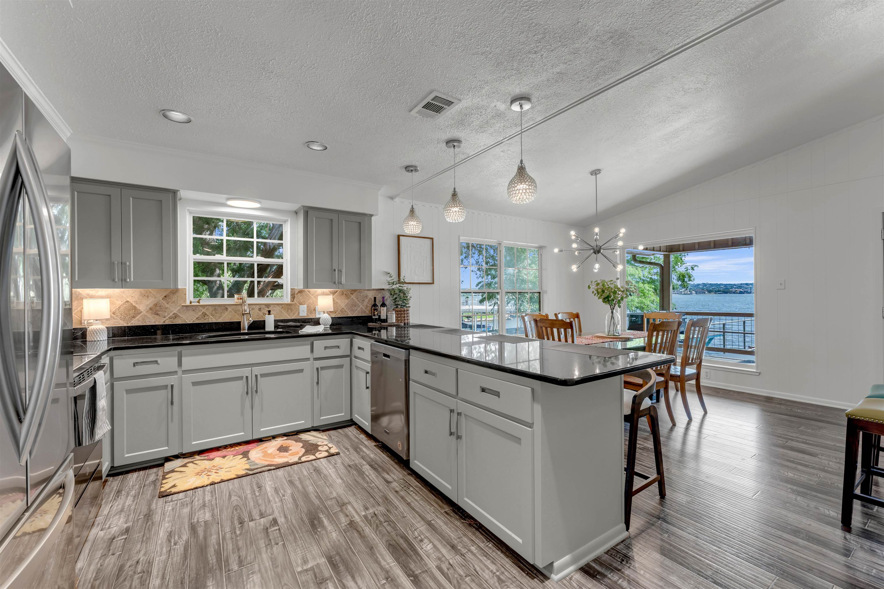 2814 Lakeview Drive