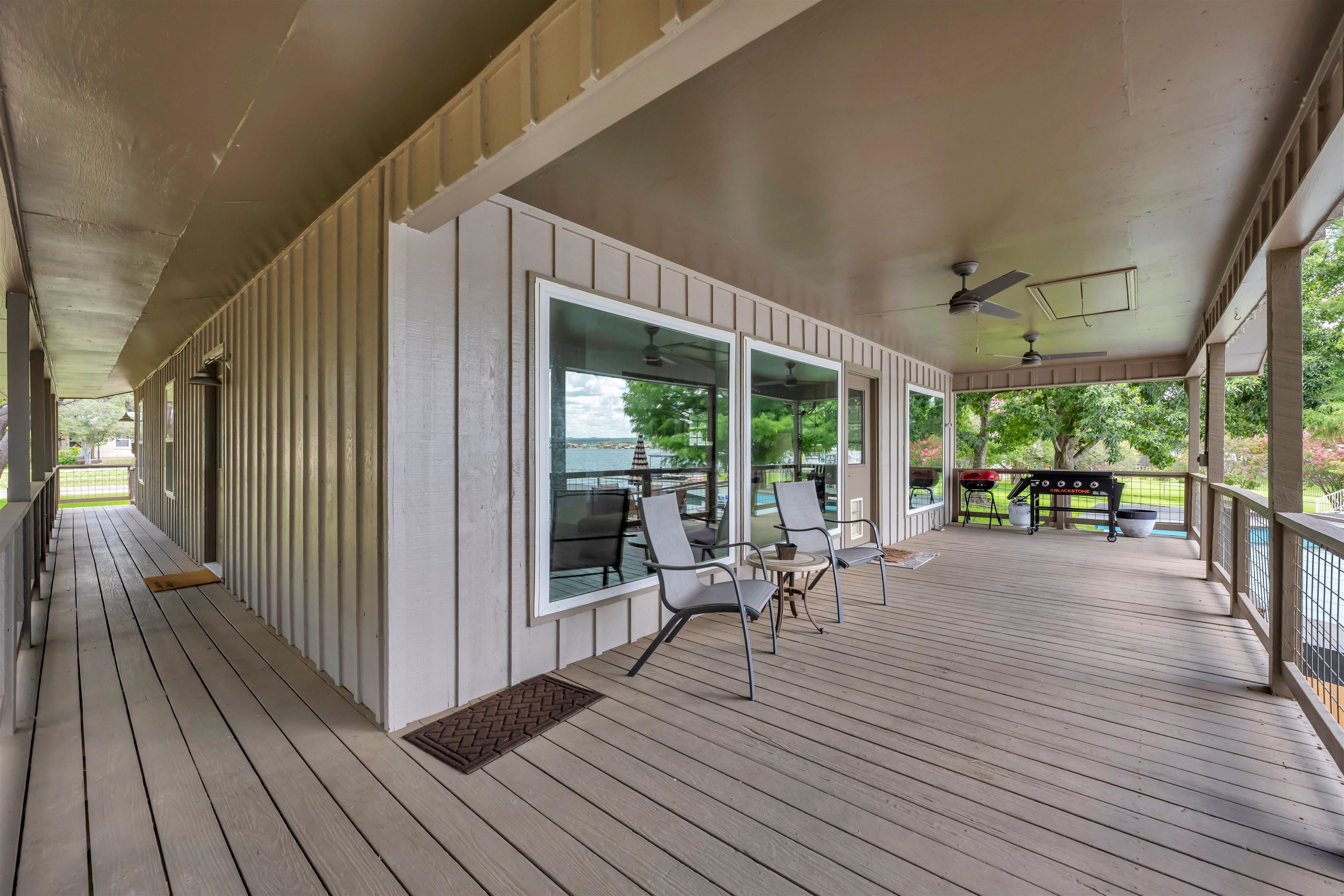 2814 Lakeview Drive