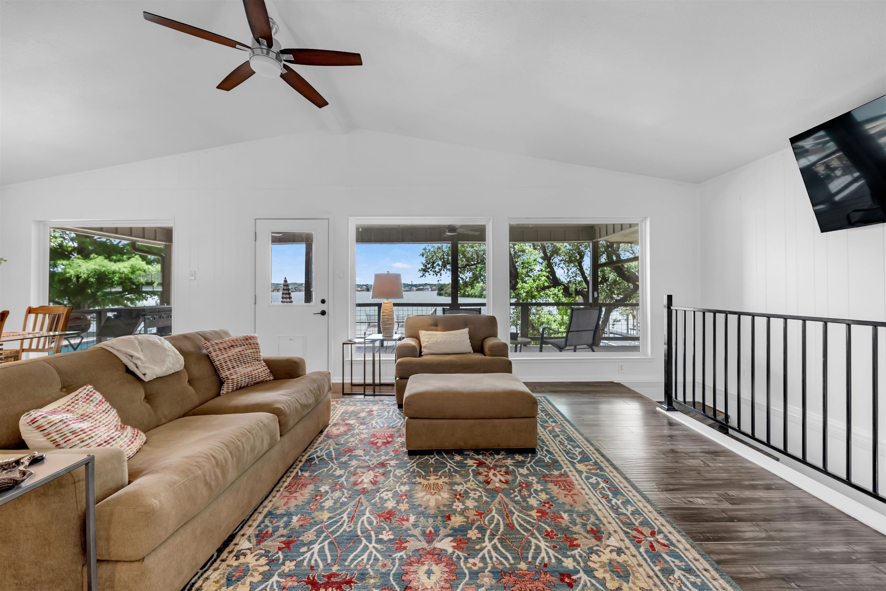 2814 Lakeview Drive