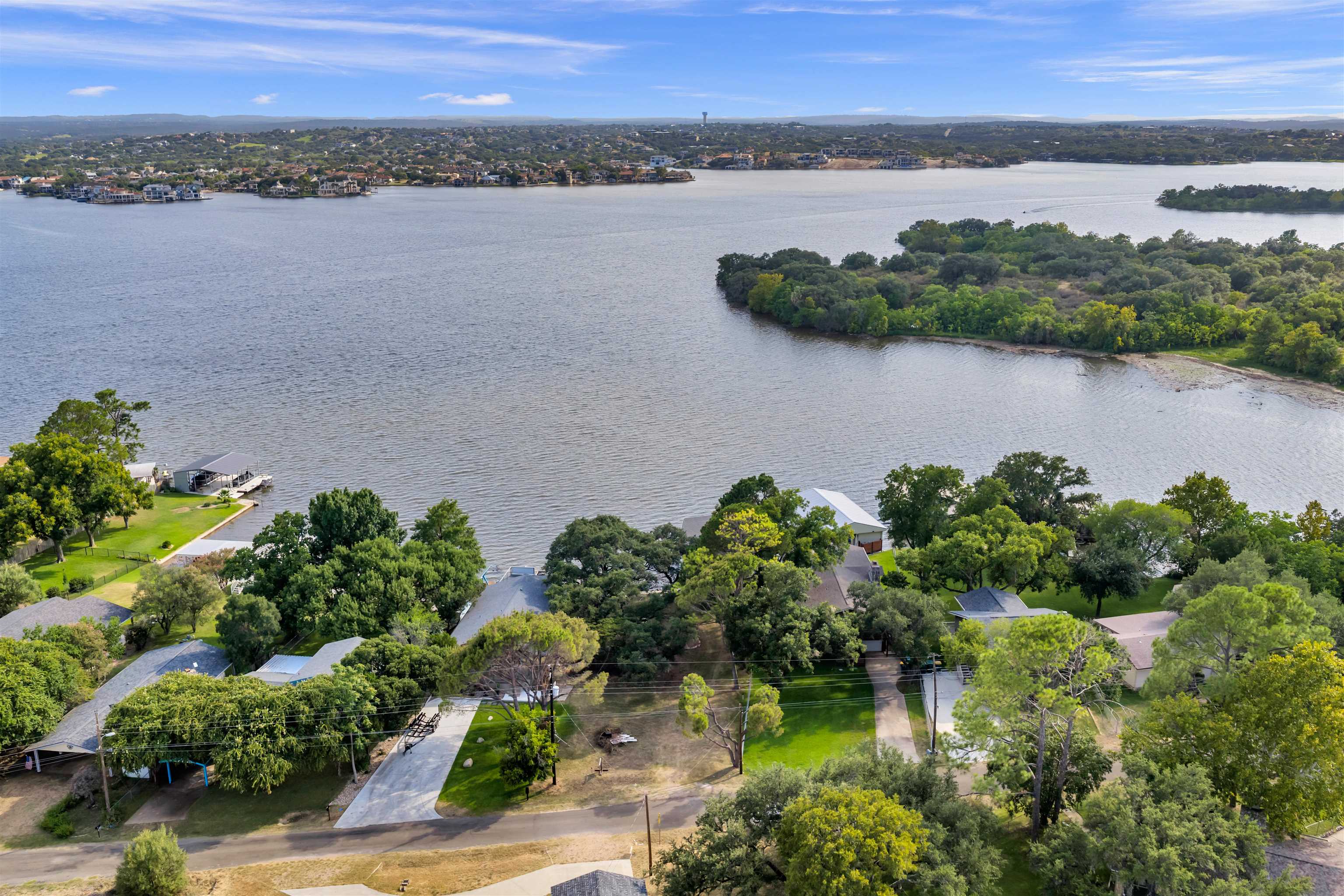 2814 Lakeview Drive