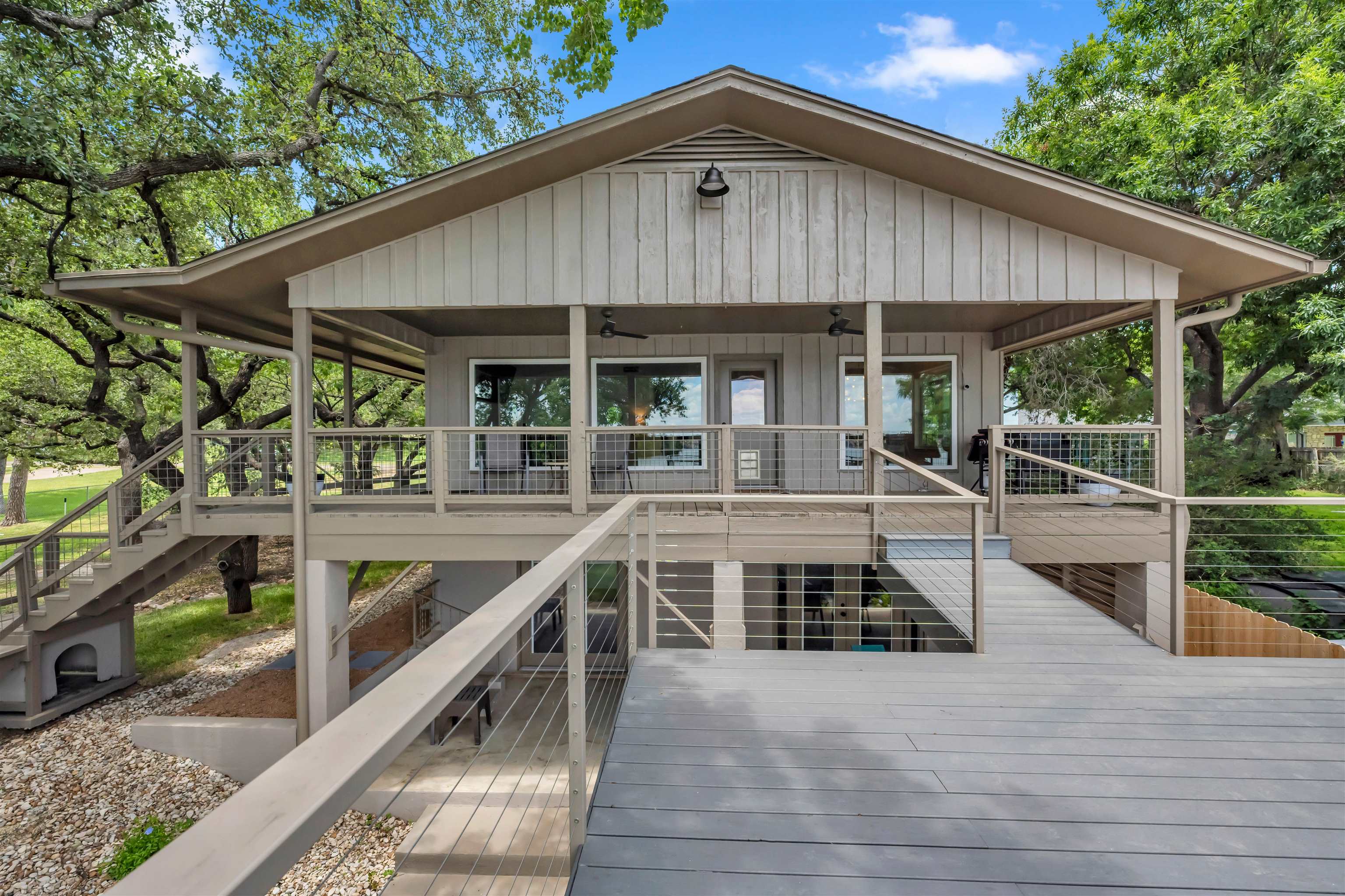 2814 Lakeview Drive