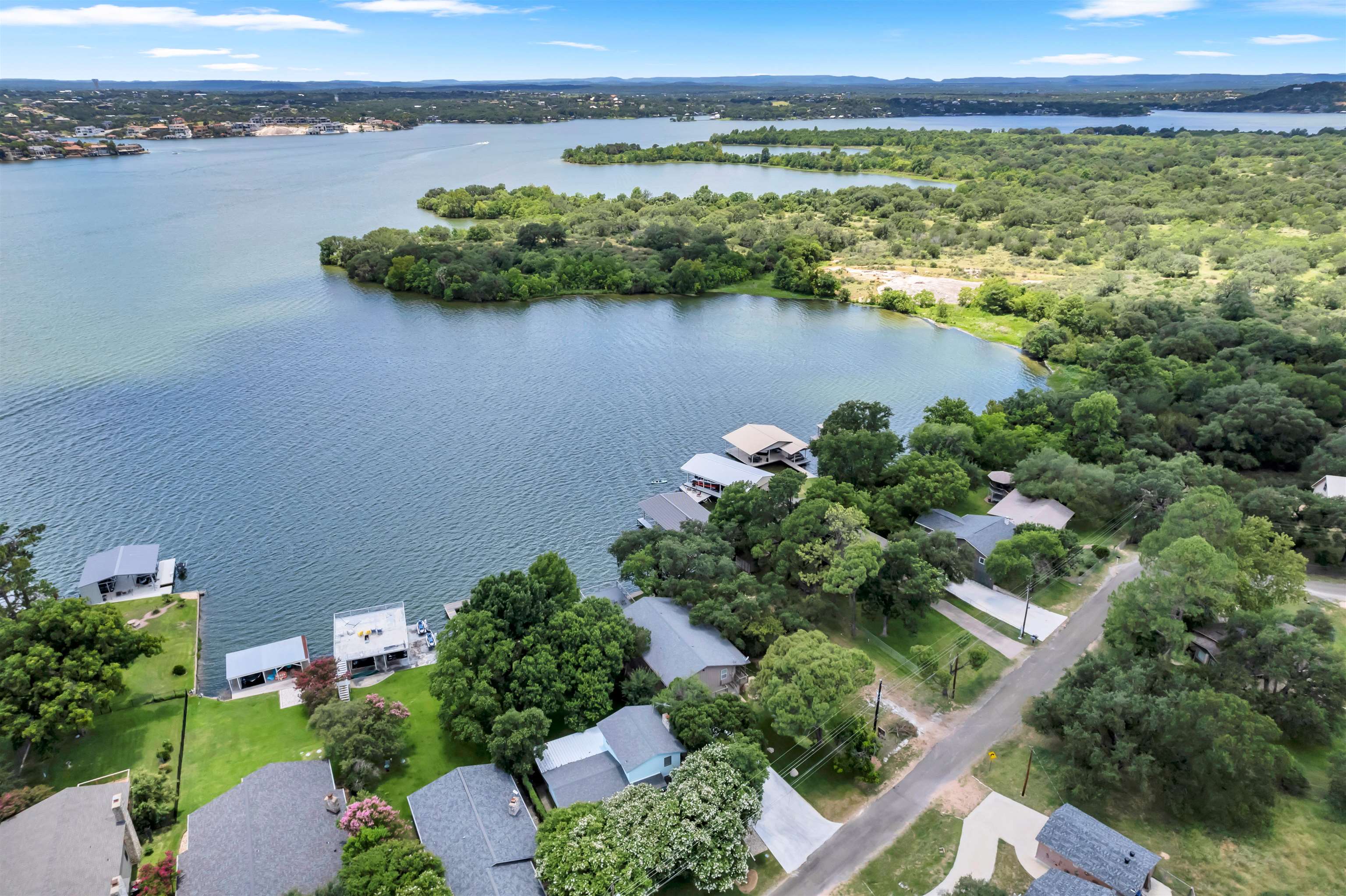 2814 Lakeview Drive