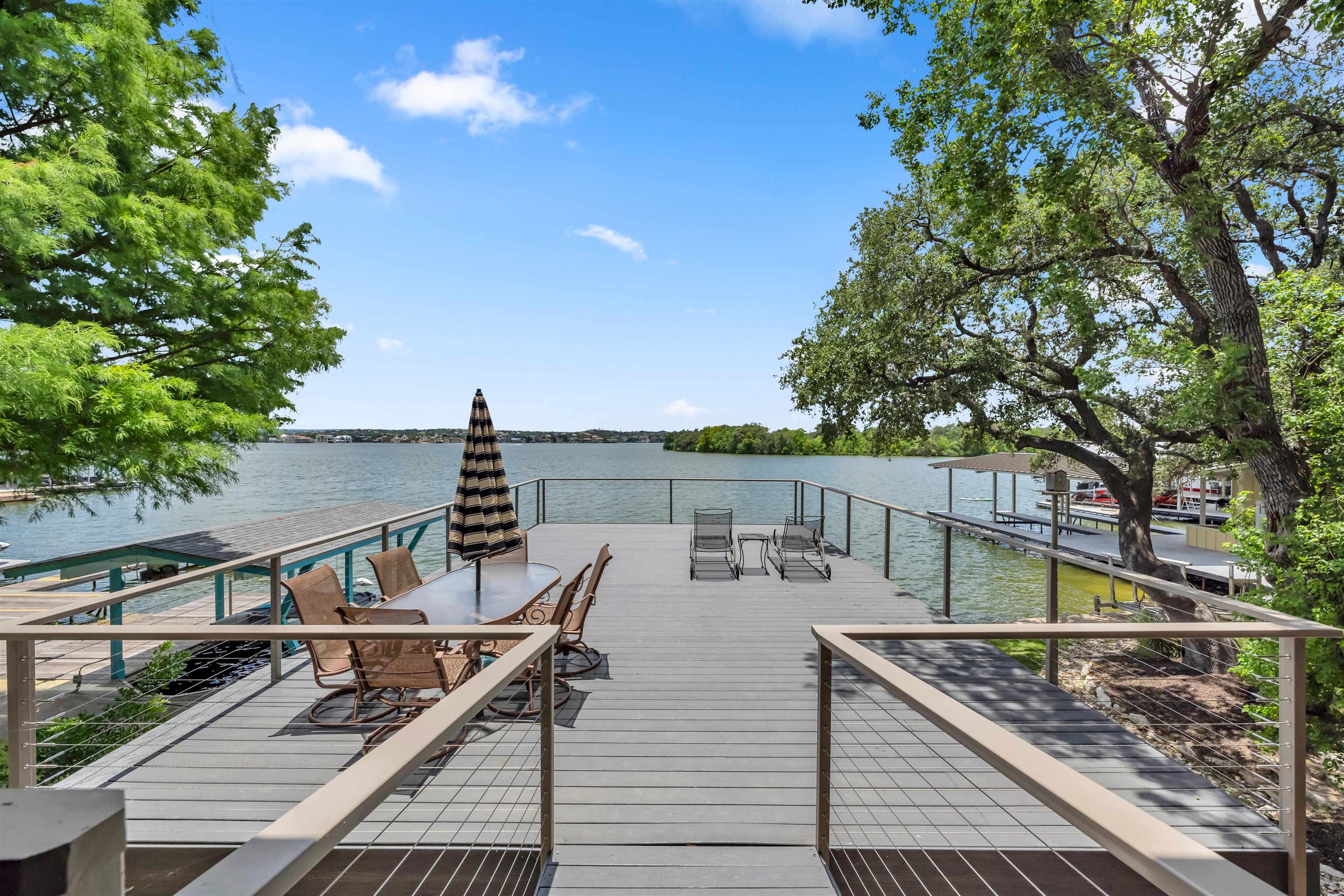 2814 Lakeview Drive