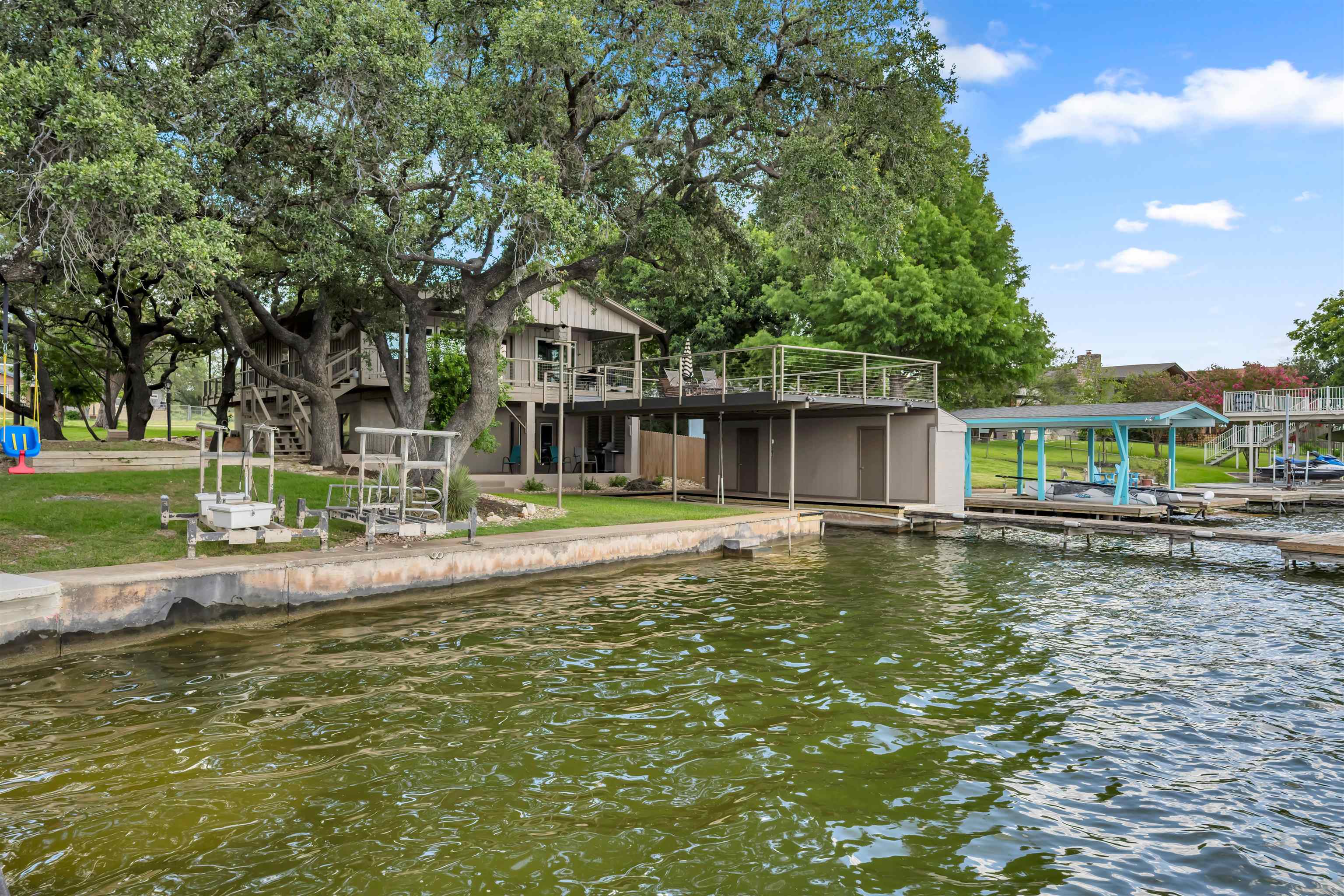 2814 Lakeview Drive