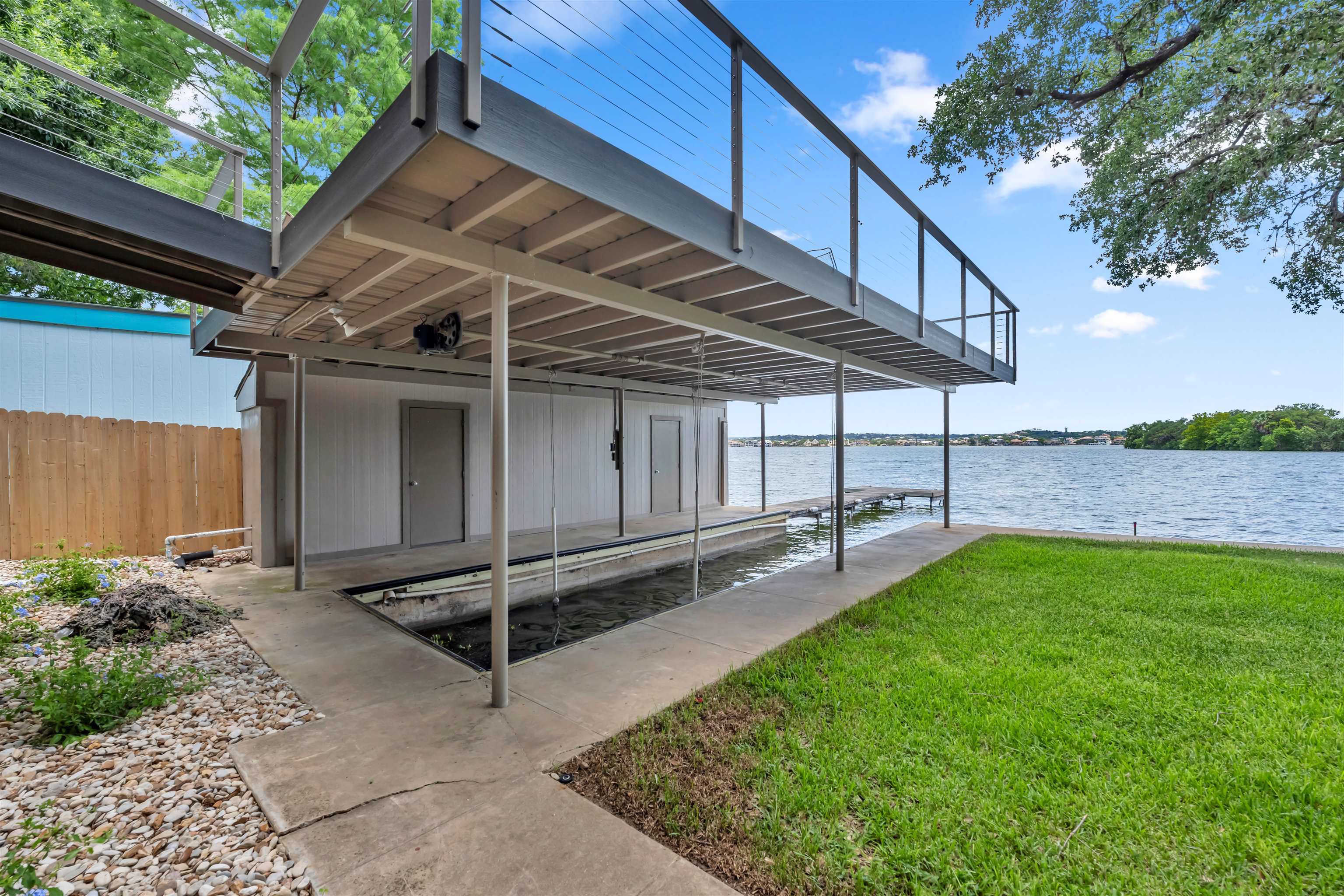 2814 Lakeview Drive