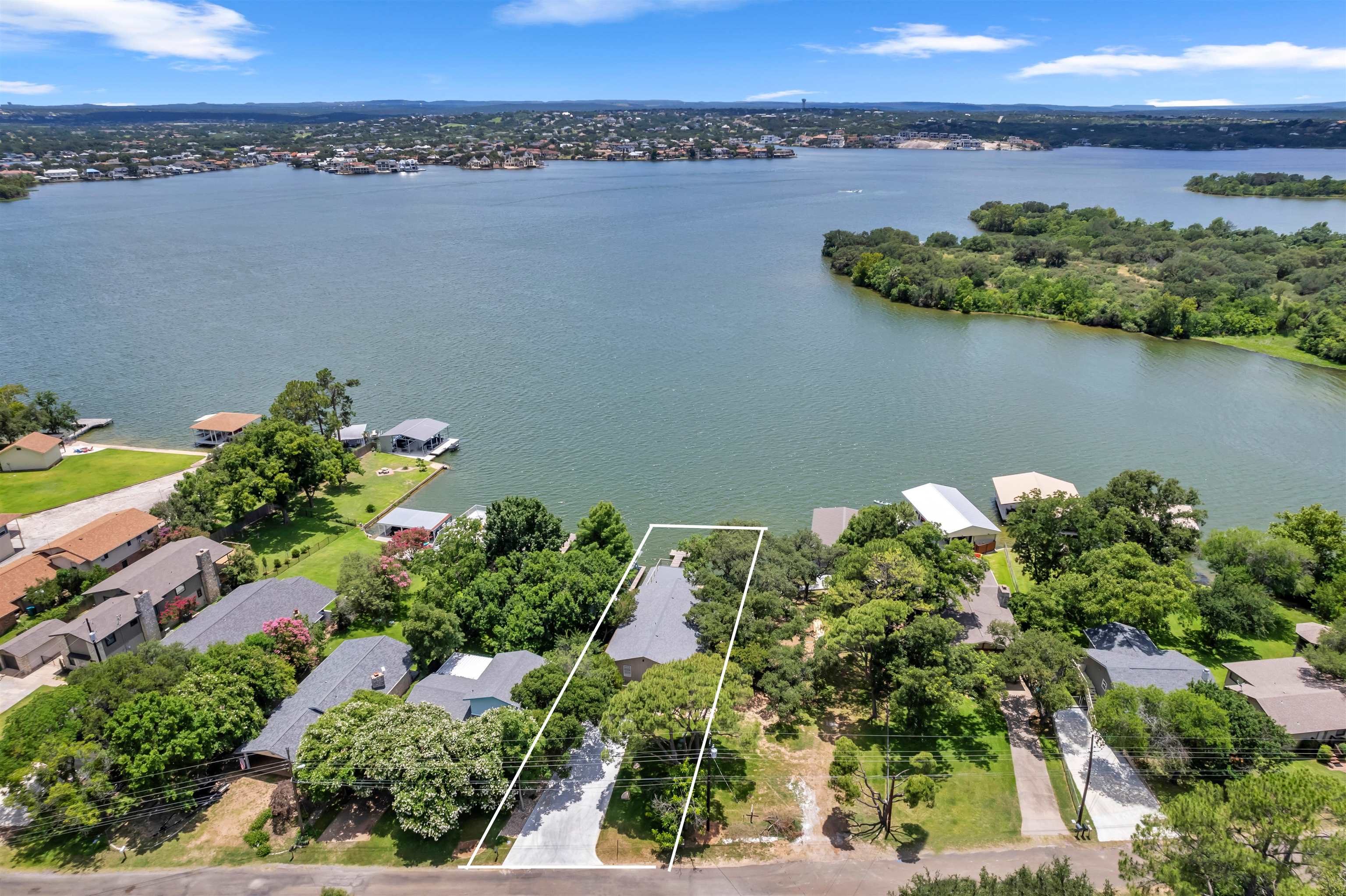 2814 Lakeview Drive
