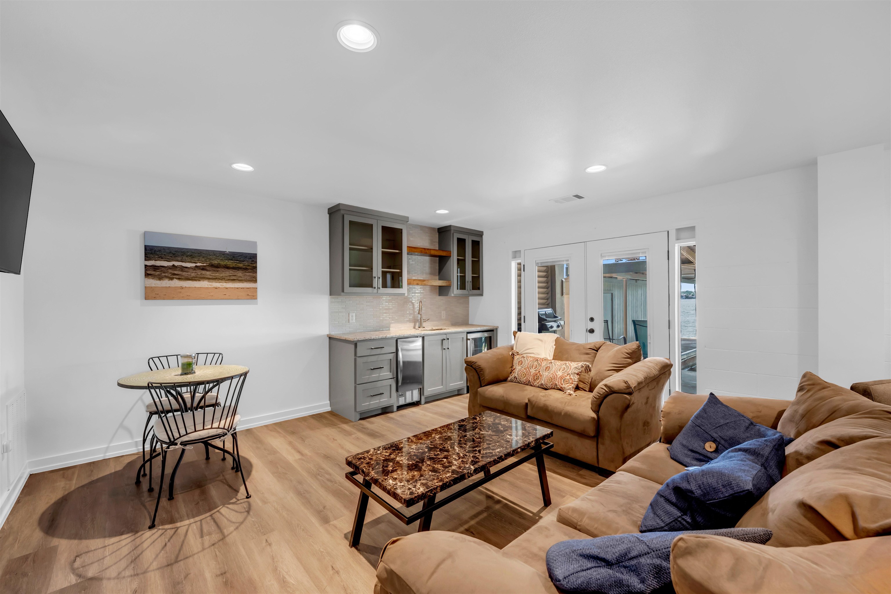 2814 Lakeview Drive