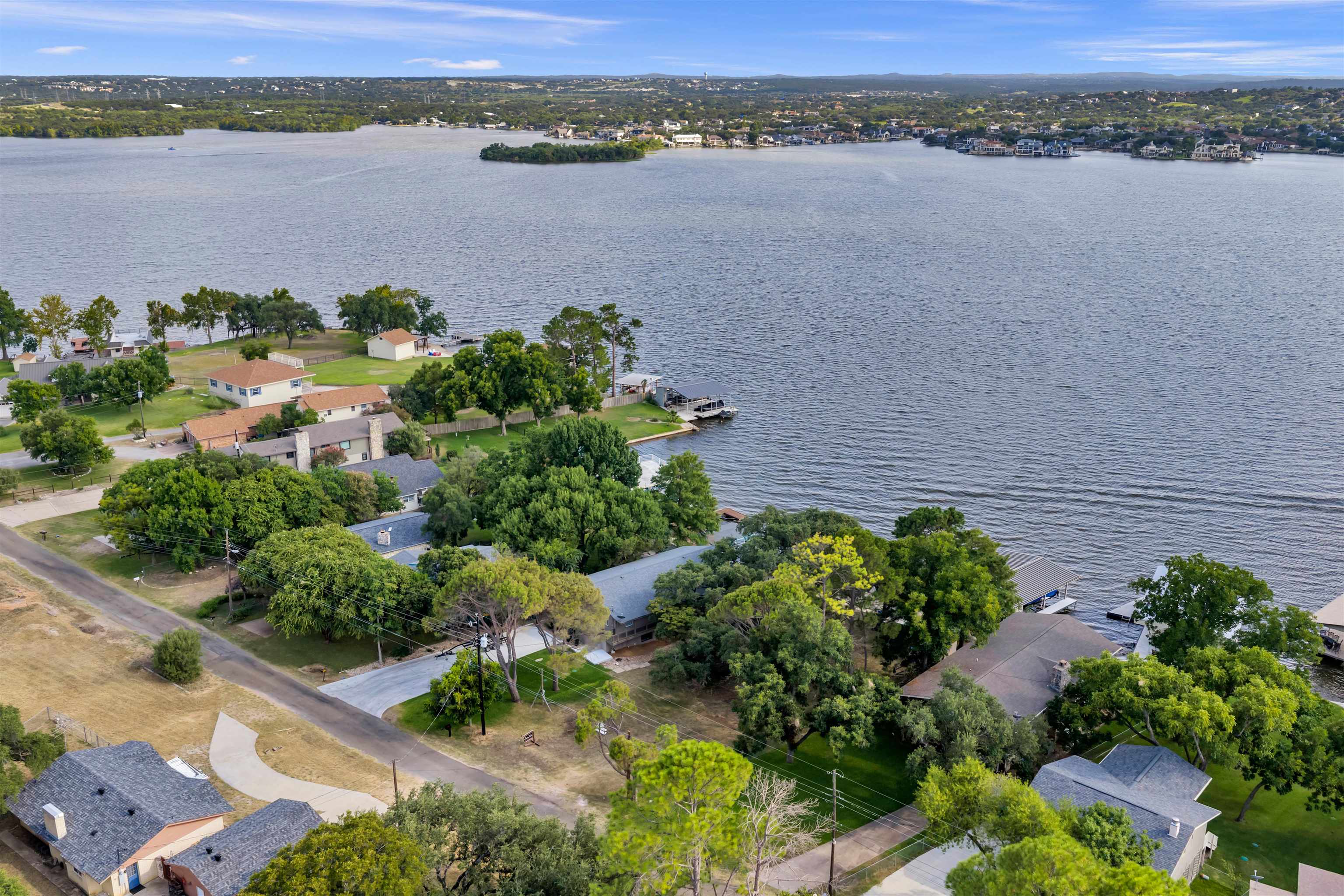 2814 Lakeview Drive