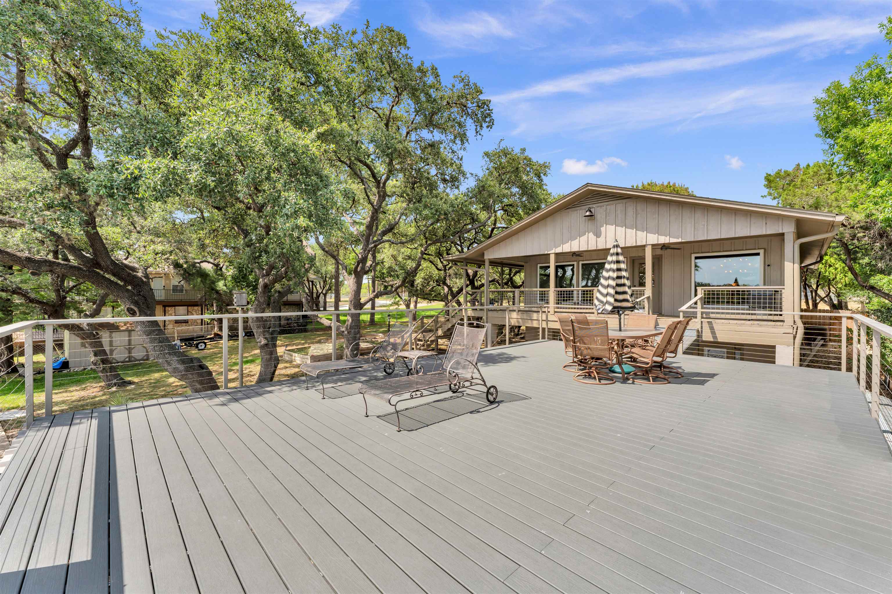 2814 Lakeview Drive
