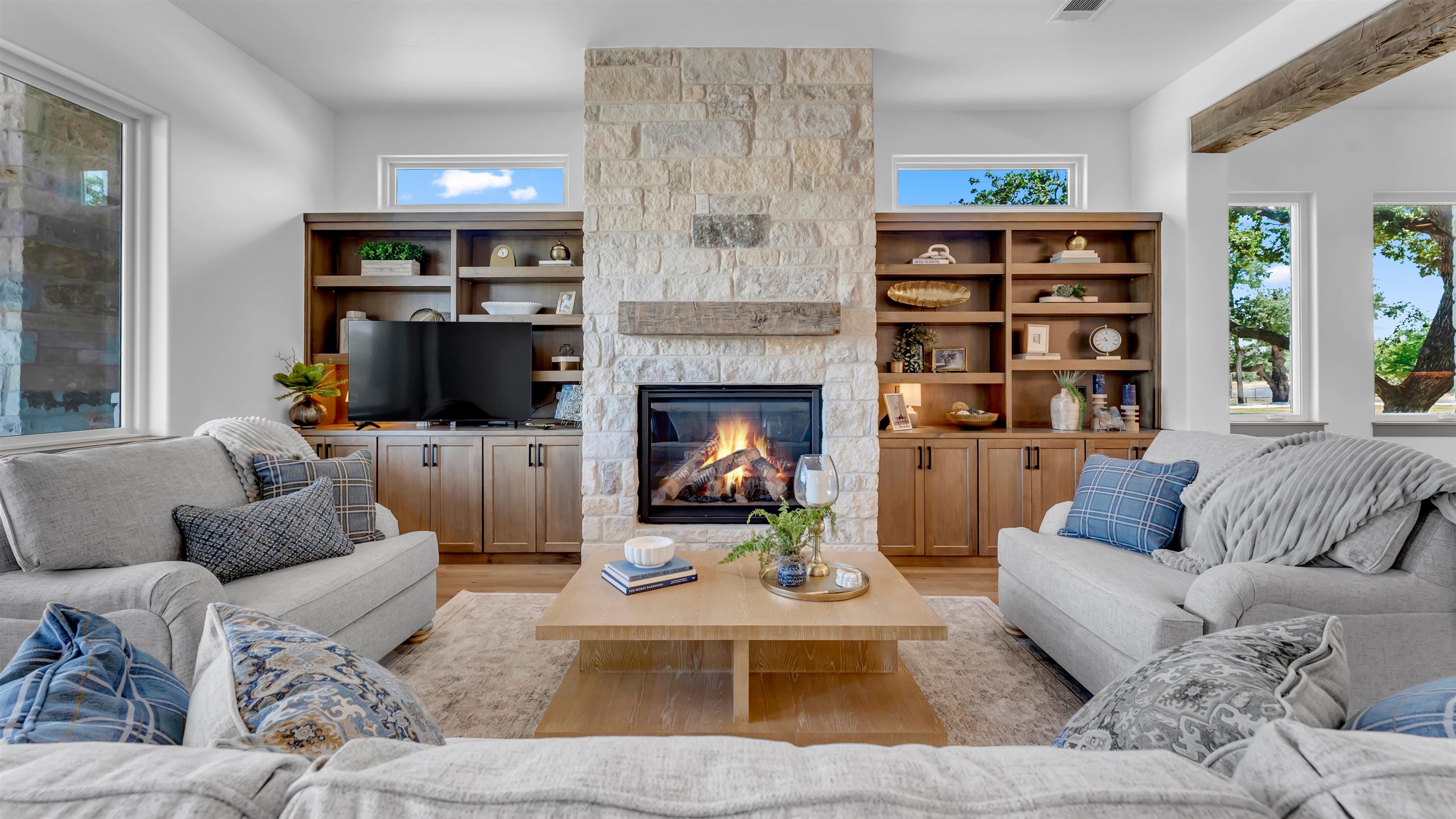 208 E Lakeshore Drive