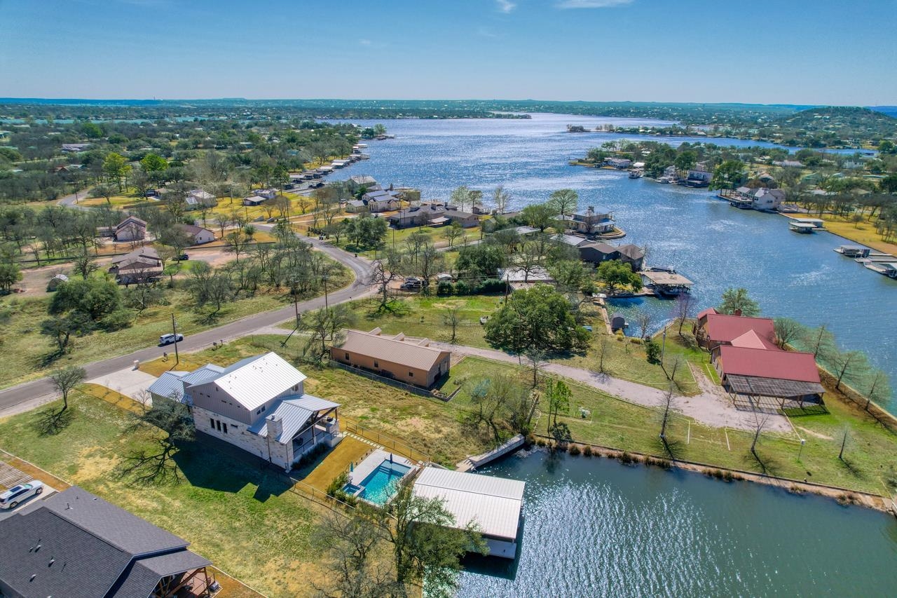 208 E Lakeshore Drive
