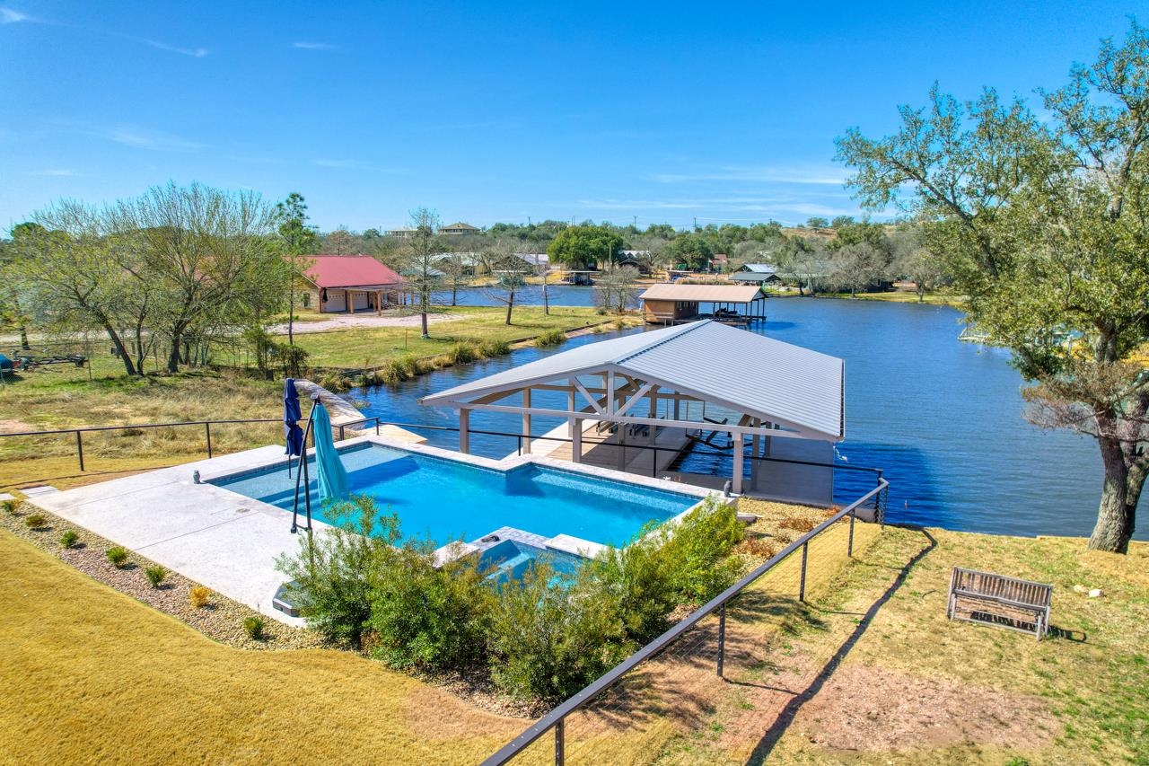 208 E Lakeshore Drive