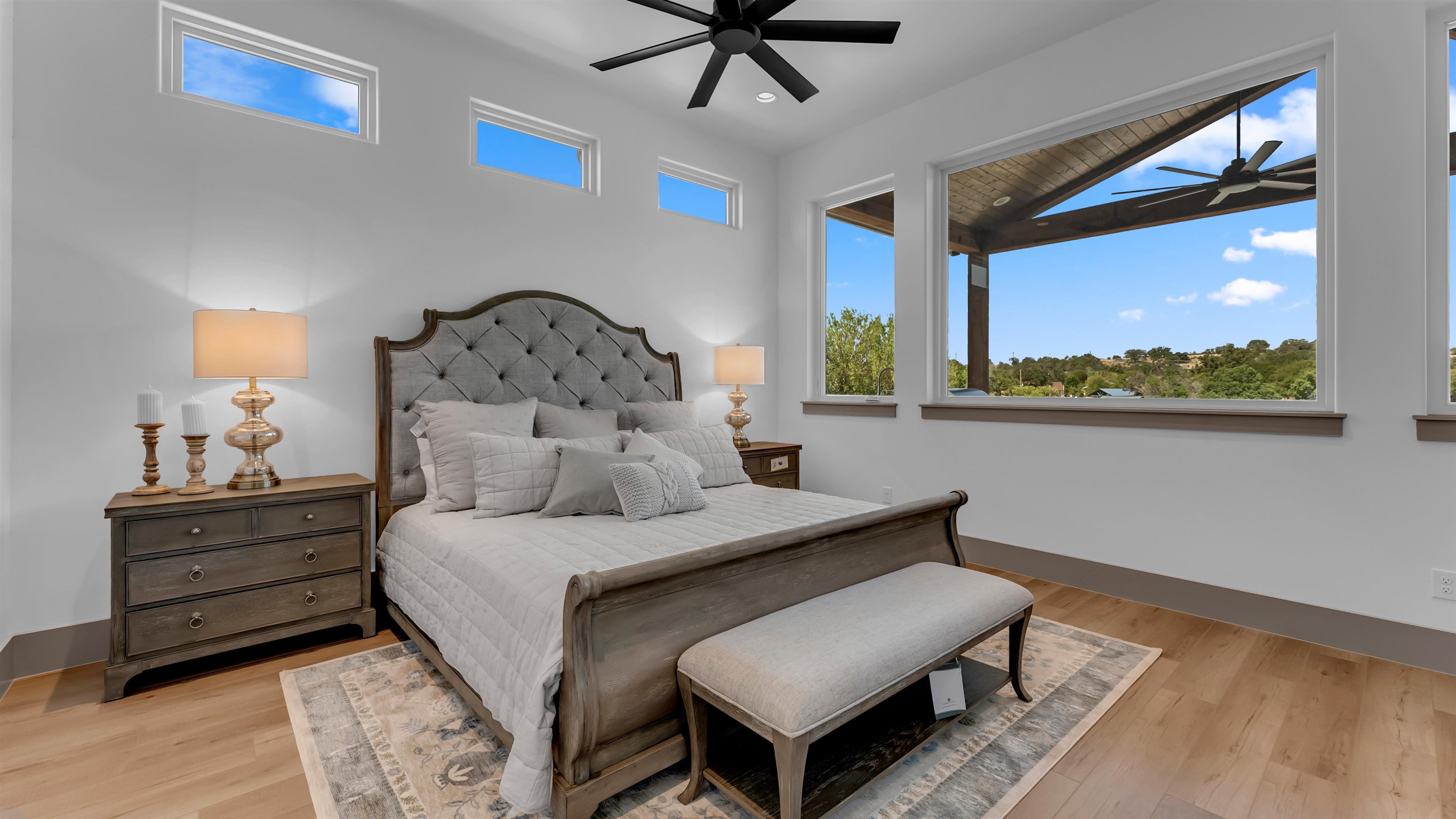 208 E Lakeshore Drive