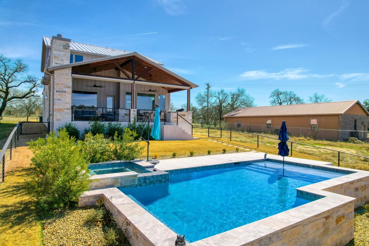 208 E Lakeshore Drive