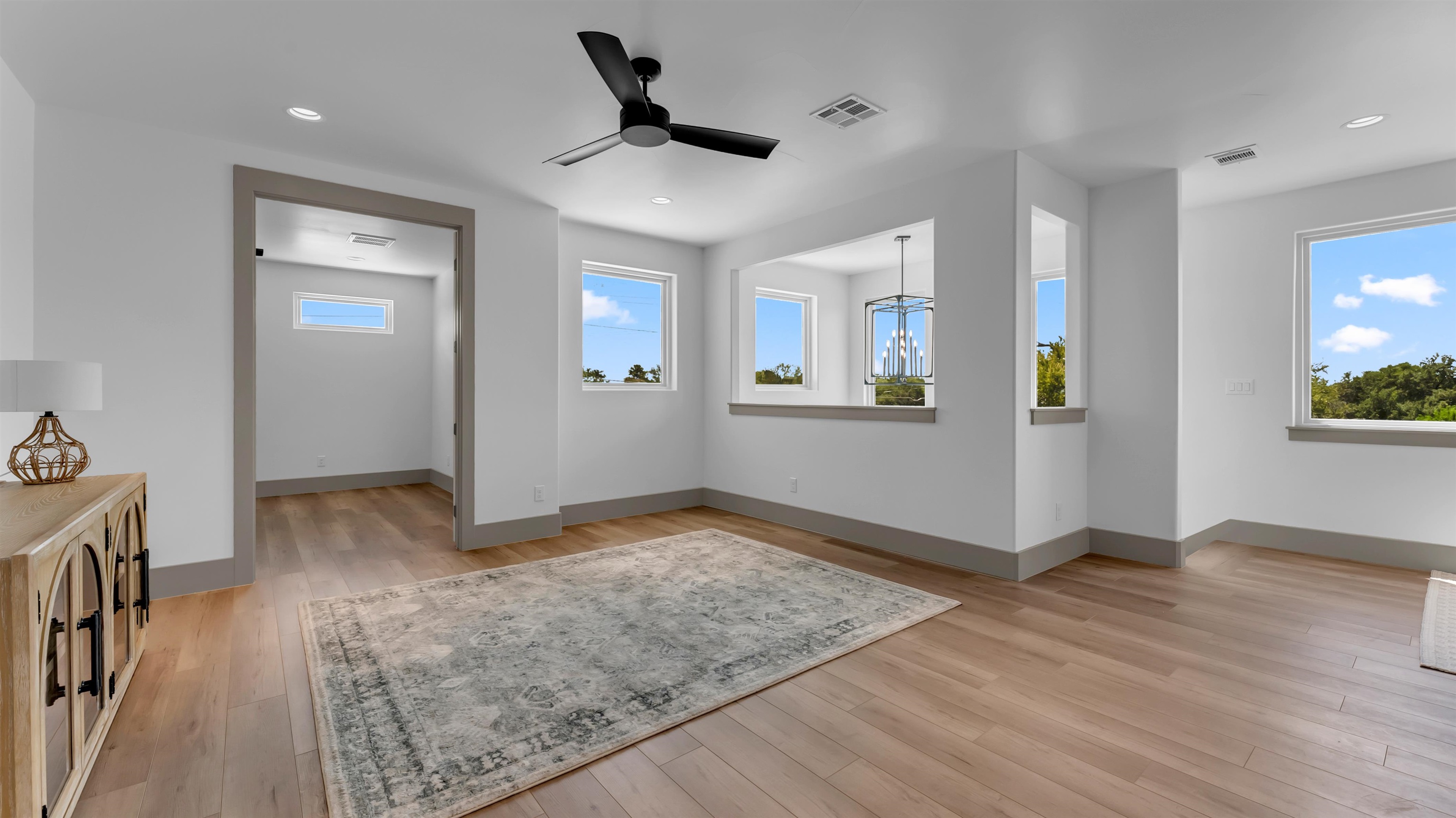 208 E Lakeshore Drive