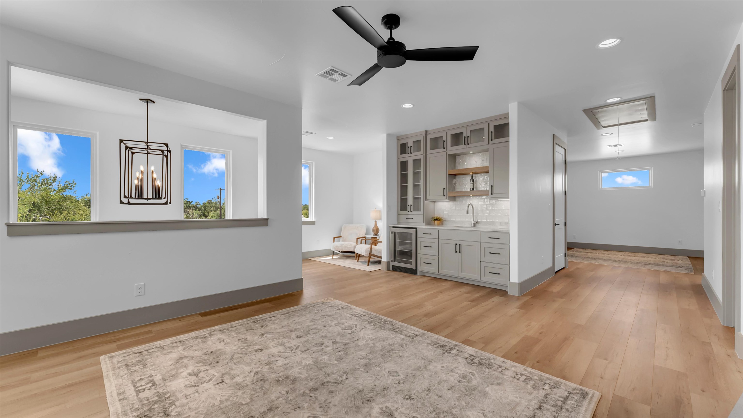 208 E Lakeshore Drive