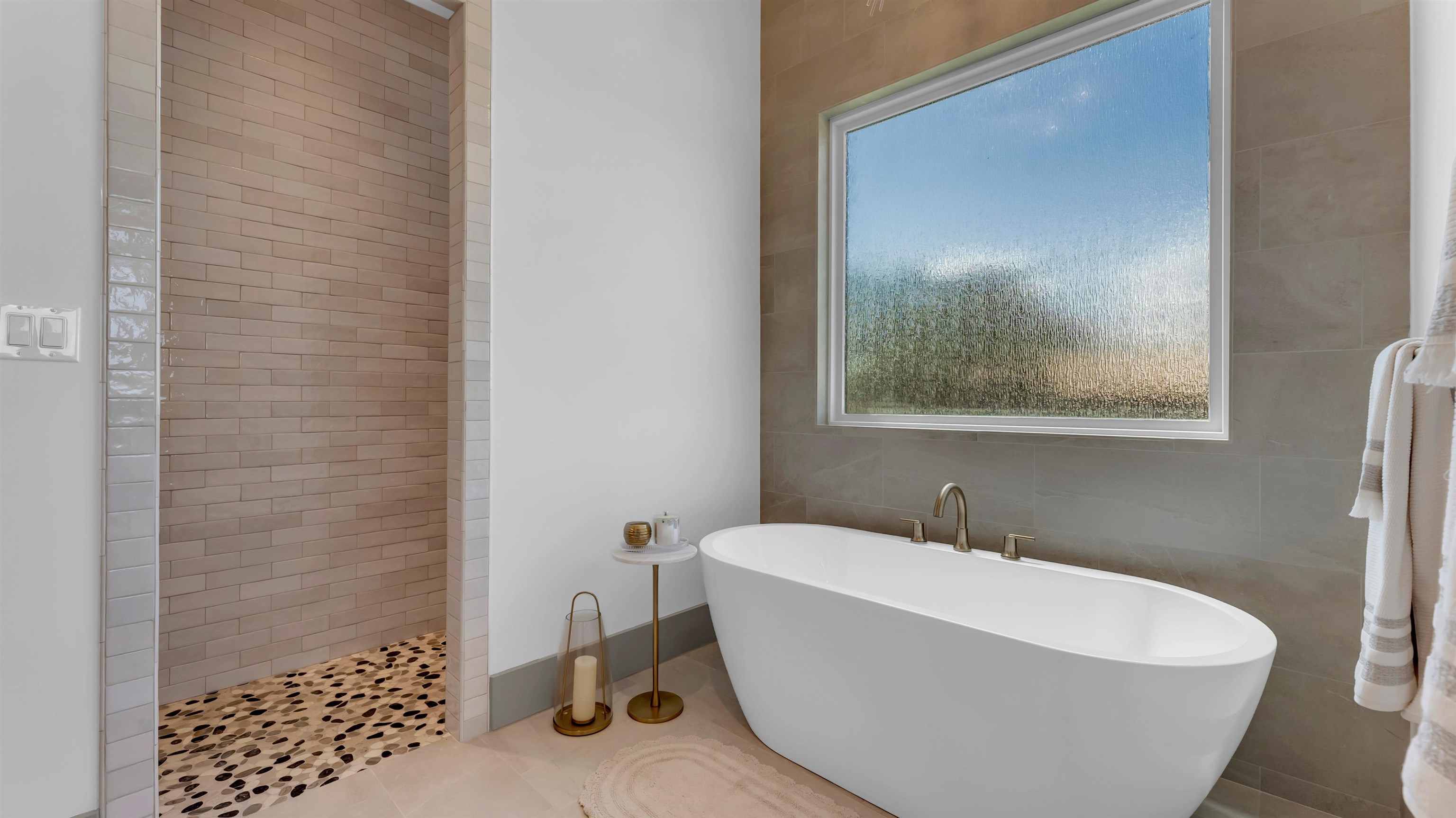 208 E Lakeshore Drive