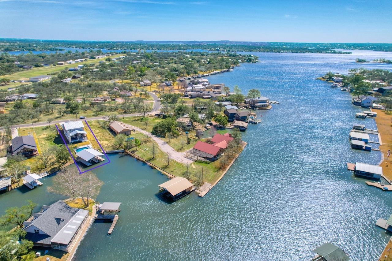 208 E Lakeshore Drive