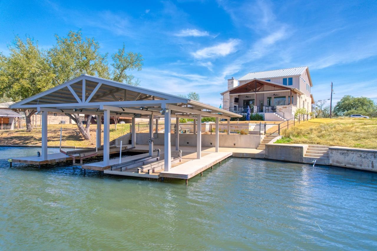 208 E Lakeshore Drive