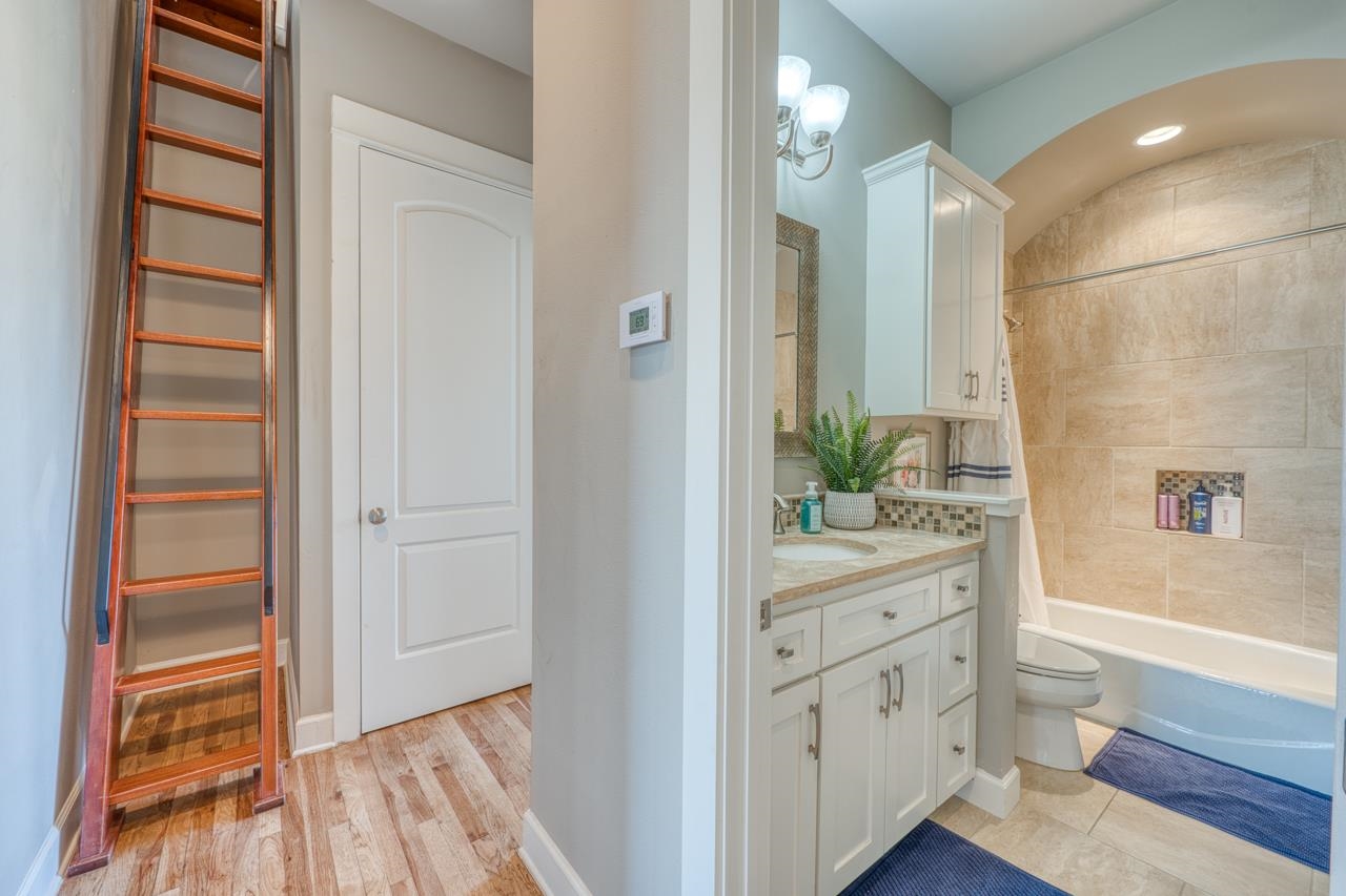 211 Chandler Way