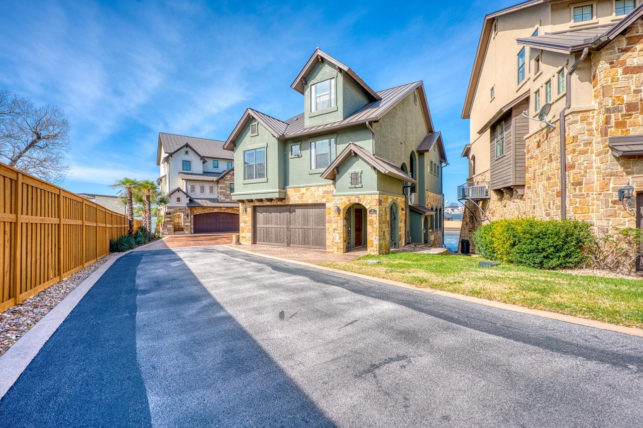 211 Chandler Way