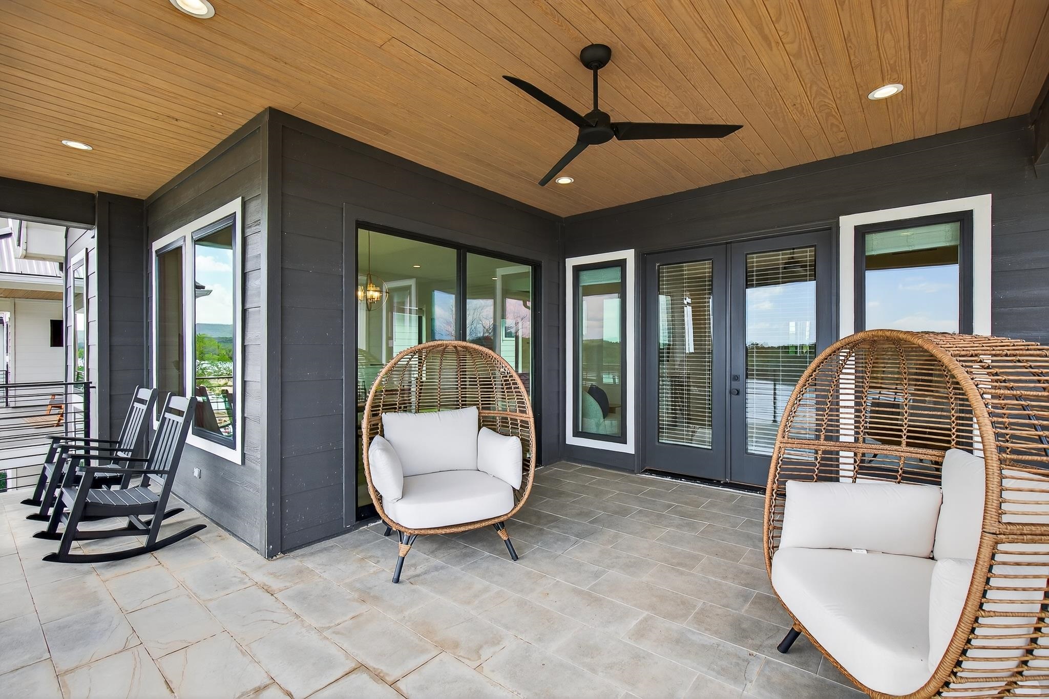 3180 River Oaks Drive