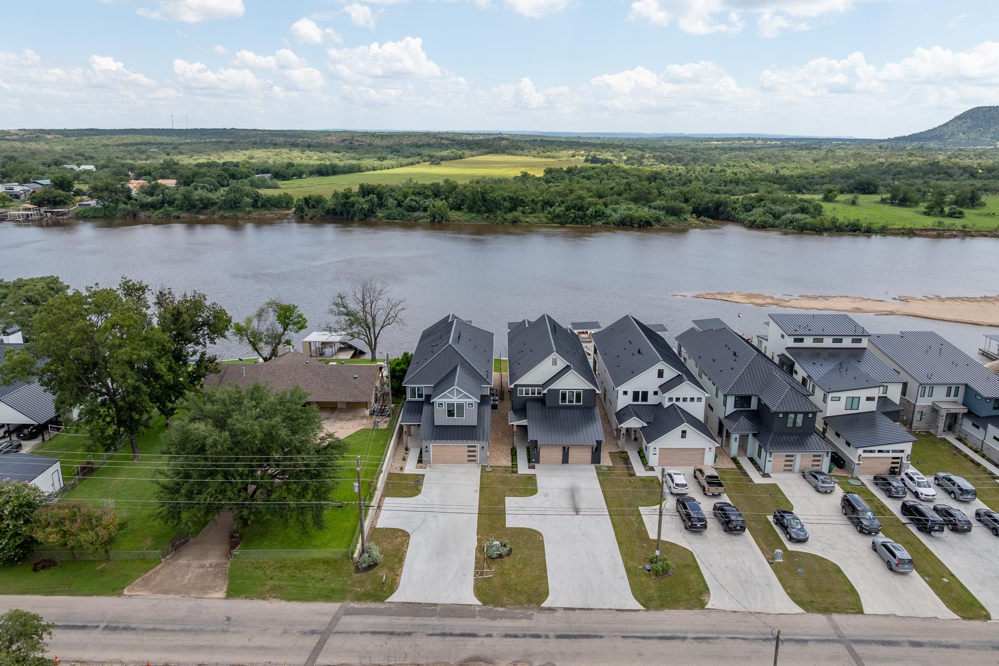 3180 River Oaks Drive