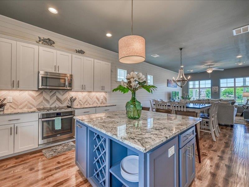 408 ISLAND CIRCLE