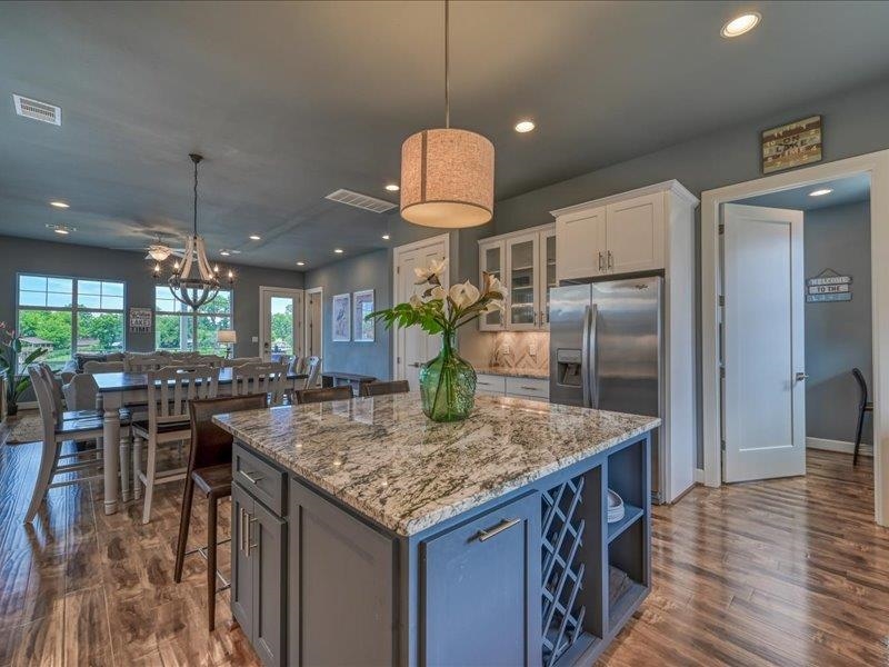 408 ISLAND CIRCLE