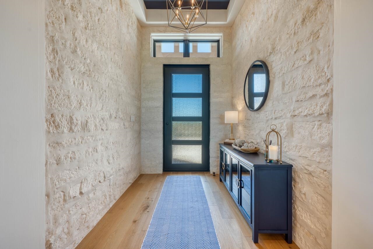 432 Sandia Loop