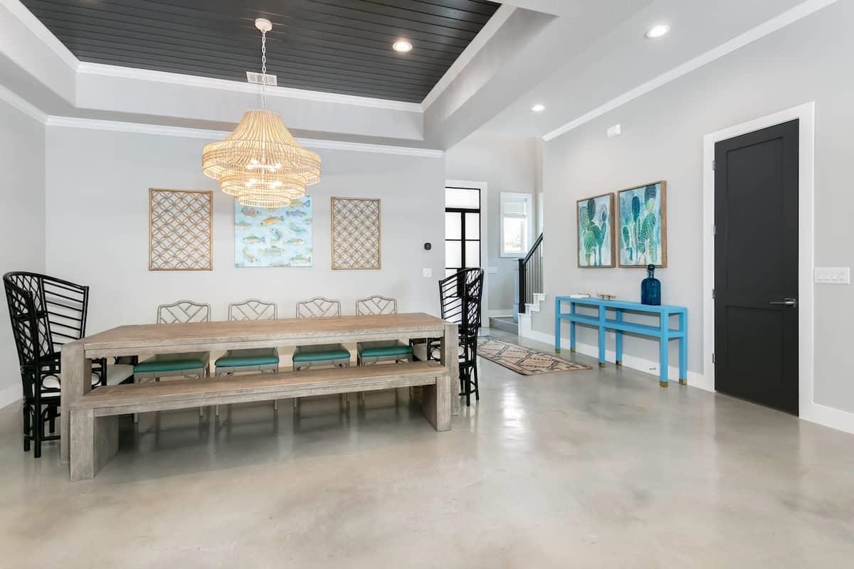 2526 River Oaks Drive