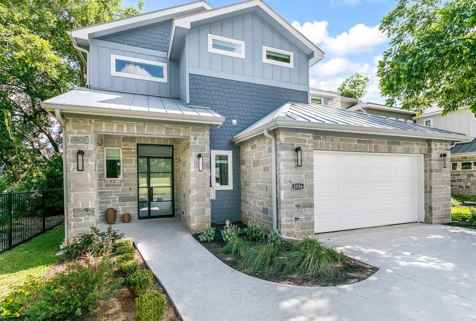 2526 River Oaks Drive