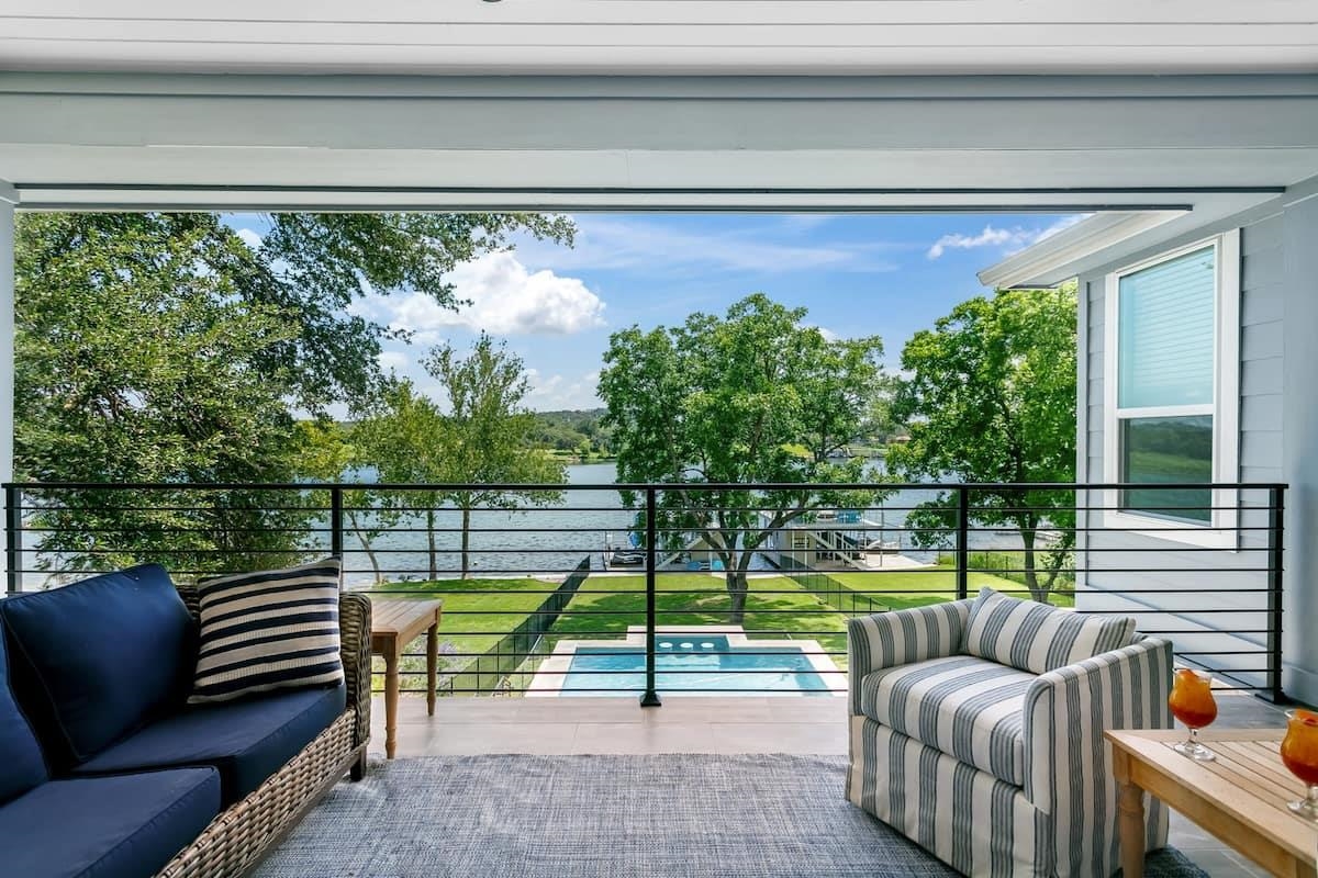 2526 River Oaks Drive