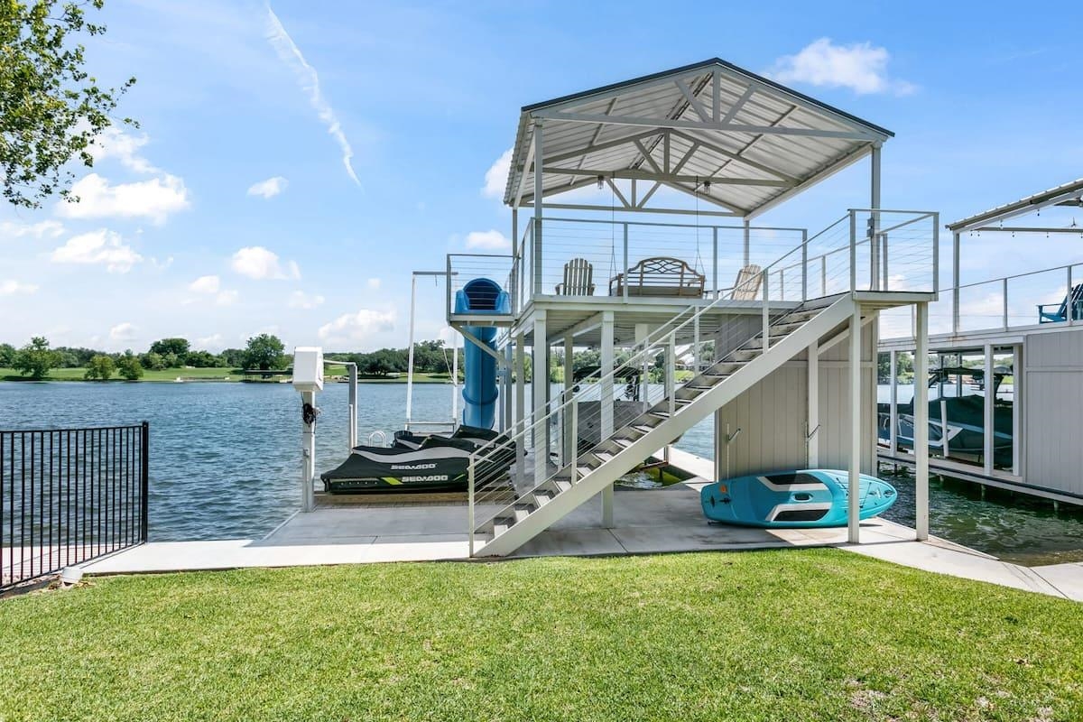 2526 River Oaks Drive