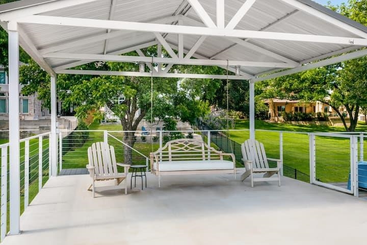 2526 River Oaks Drive