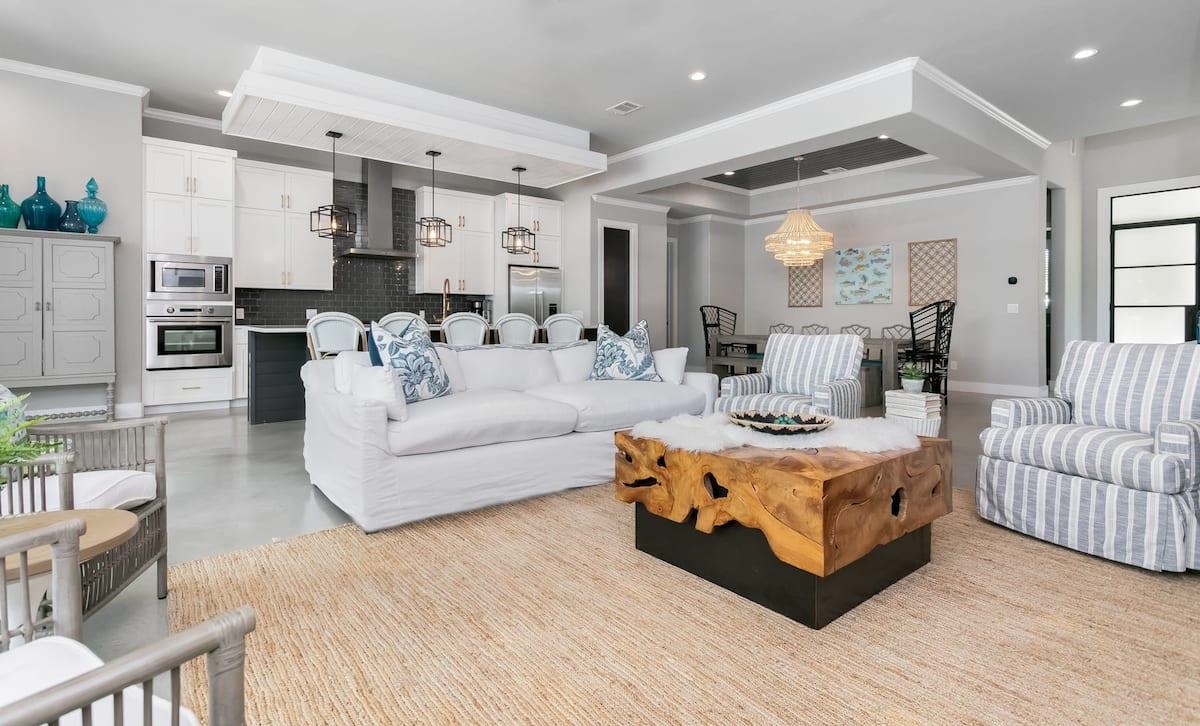 2526 River Oaks Drive